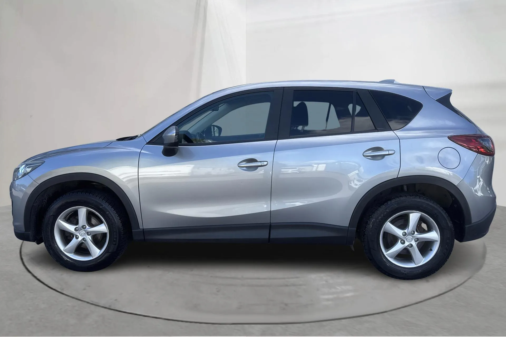 Presentationsfoto 2 av 15: Mazda CX-5 2.2 DE 2WD (150hk) - 18 897 mil - Automat - grå - 2013