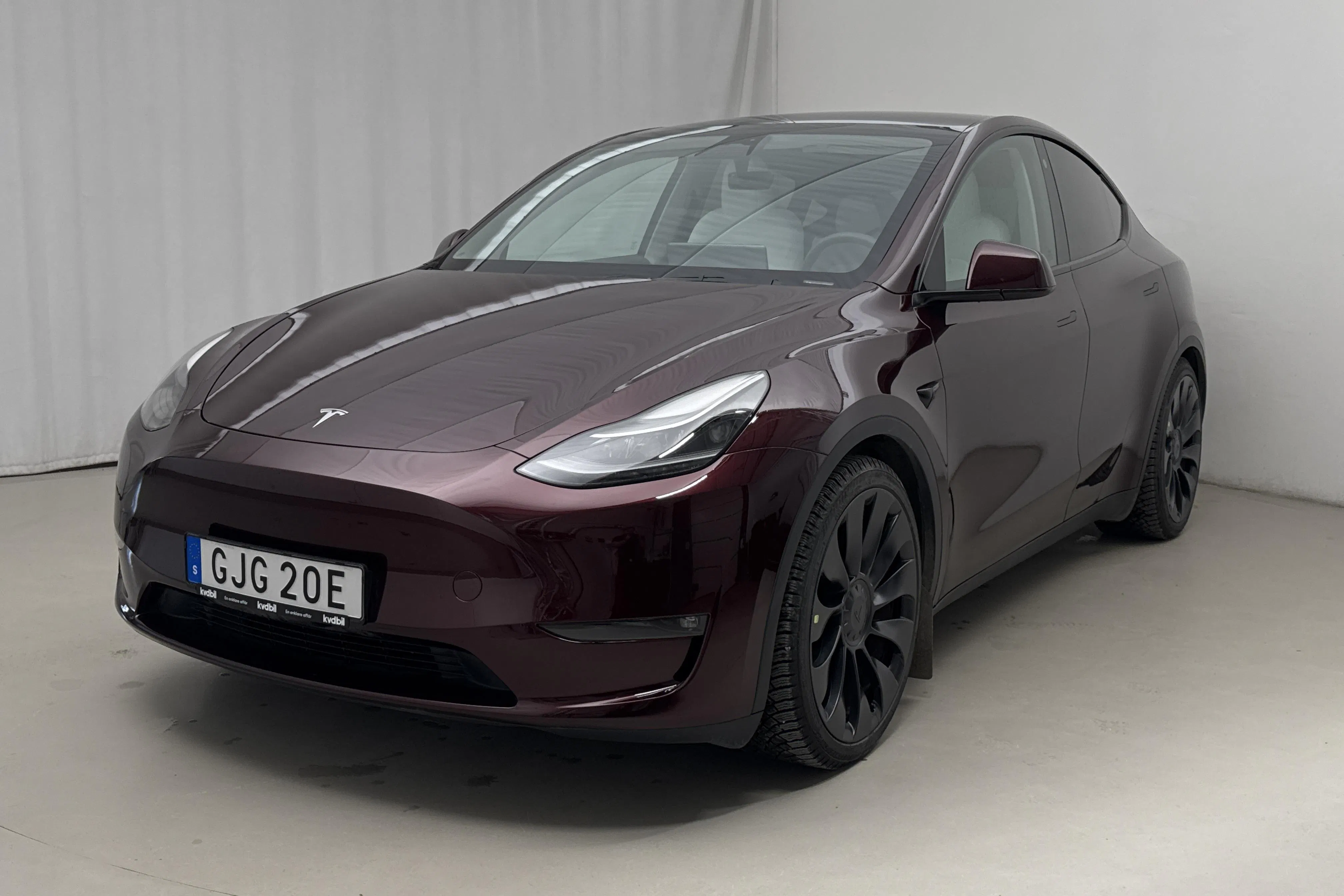 Presentation photo 1 of 19: Tesla Model Y Performance Dual Motor AWD - 25 430 km - Automatic - red - 2024