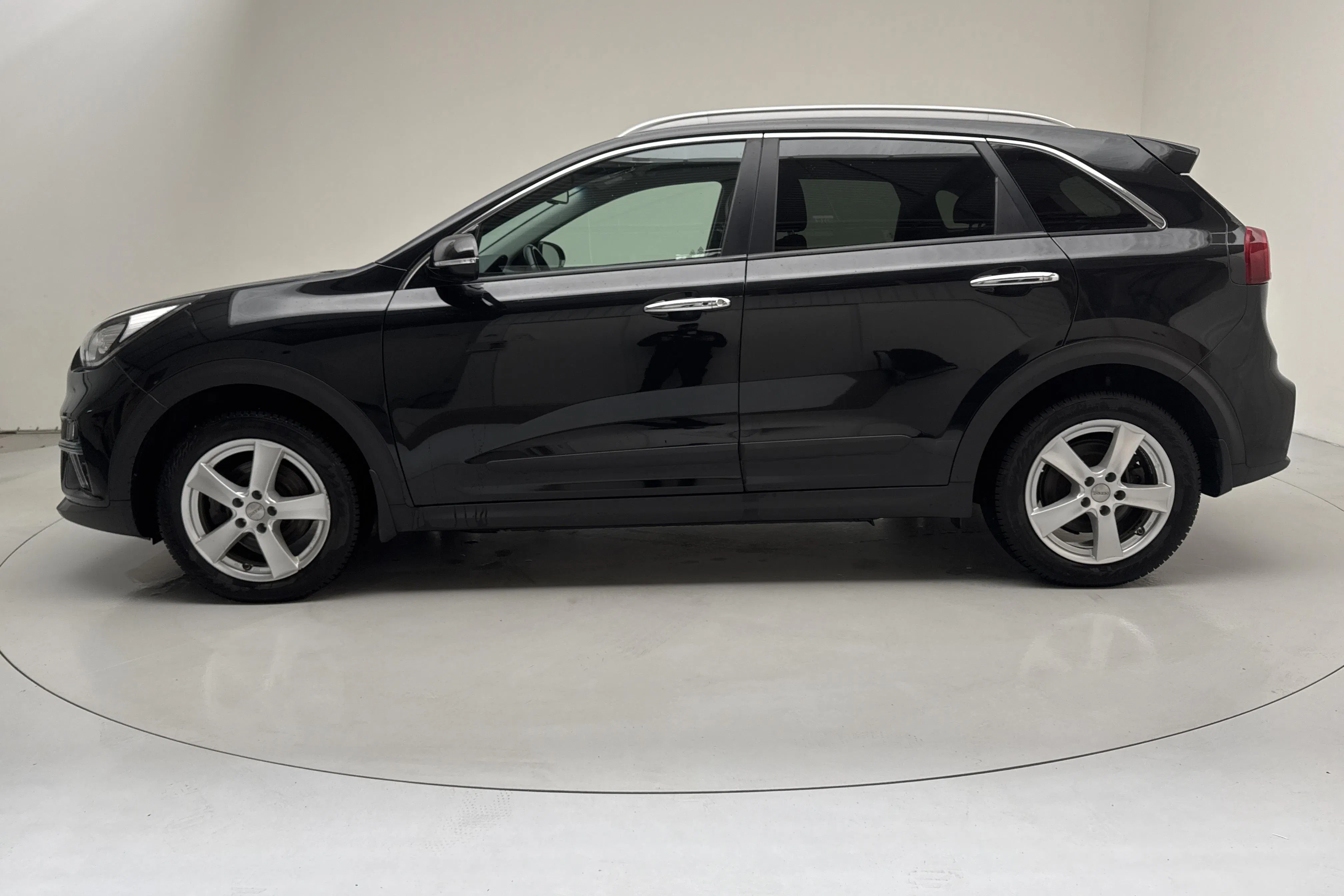 Presentationsfoto 2 av 17: KIA e-Niro 64kWh (204hk) - 10 873 mil - Automat - svart - 2019