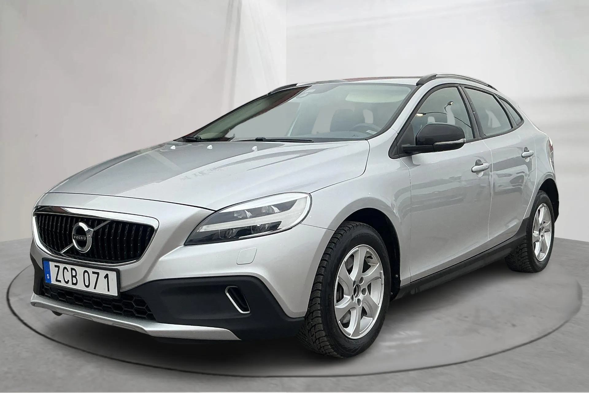 Presentation photo 1 of 14: Volvo V40 Cross Country D3 (150hk) - 64 780 km - Manual - silver - 2018