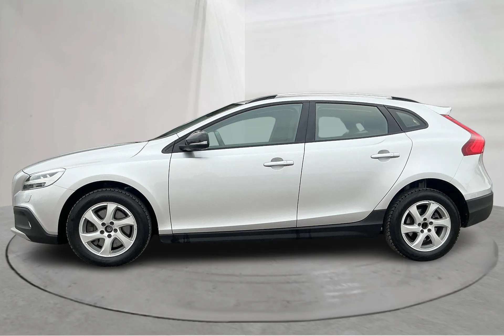 Presentation photo 2 of 14: Volvo V40 Cross Country D3 (150hk) - 64 780 km - Manual - silver - 2018