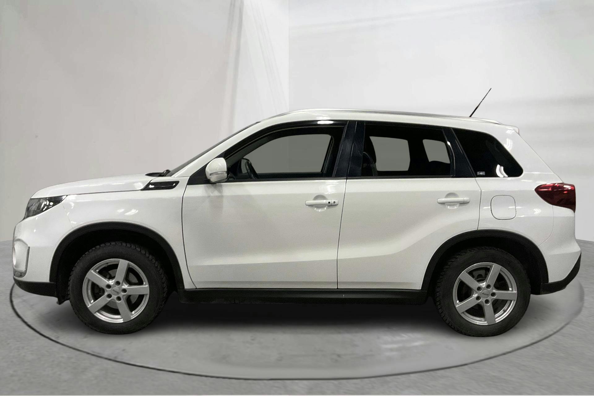 Presentationsfoto 2 av 16: Suzuki Vitara 1.4T Boosterjet Hybrid Allgrip 4x4 (129hk) - 6 016 mil - Automat - vit - 2021
