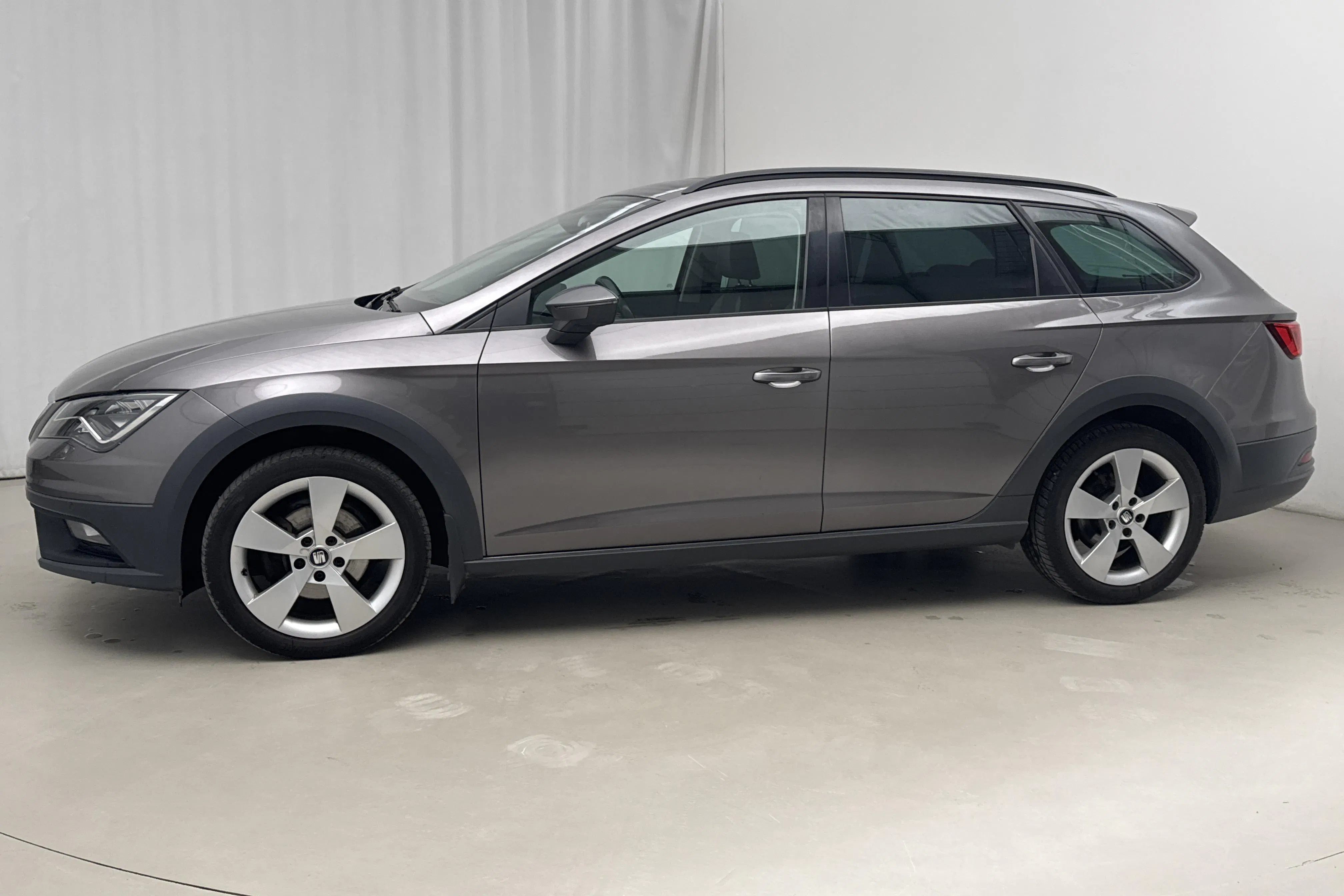 Presentation photo 2 of 14: Seat Leon 1.4 TSI ST (125hk) - 131 120 km - Manual - gray - 2017