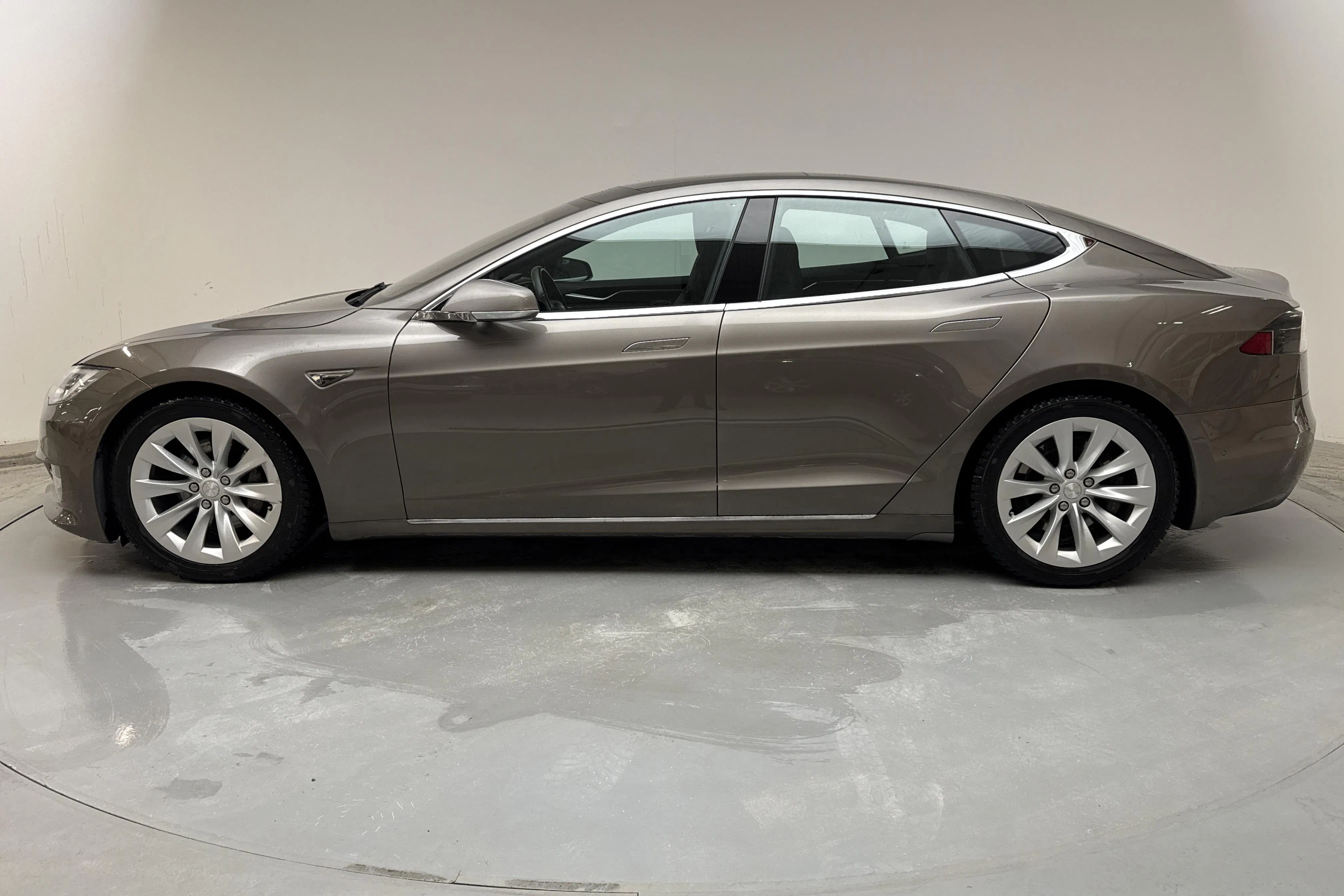 Presentationsfoto 2 av 20: Tesla Model S 90D - 11 272 mil - Automat - grå - 2016