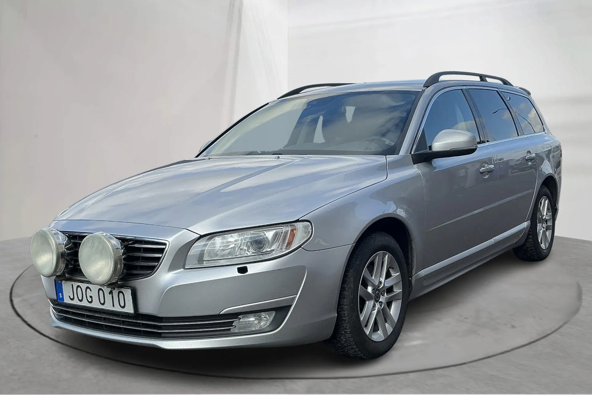 Presentationsfoto 1 av 14: Volvo V70 II D4 (181hk) - 23 046 mil - Manuell - silver - 2015