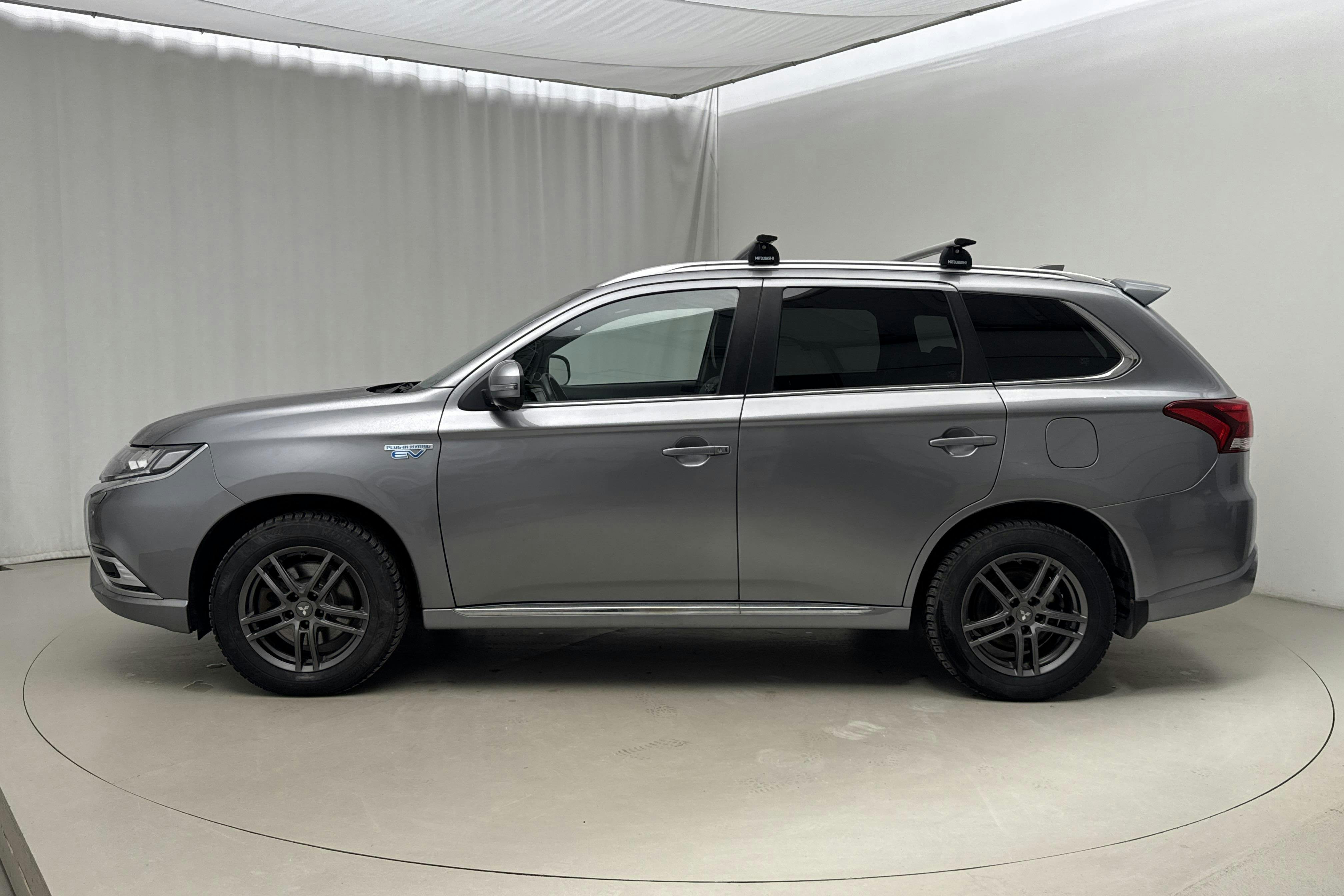 Presentation photo 2 of 17: Mitsubishi Outlander 2.4 Plug-in Hybrid 4WD (136hk) - 163 310 km - Automatic - gray - 2020
