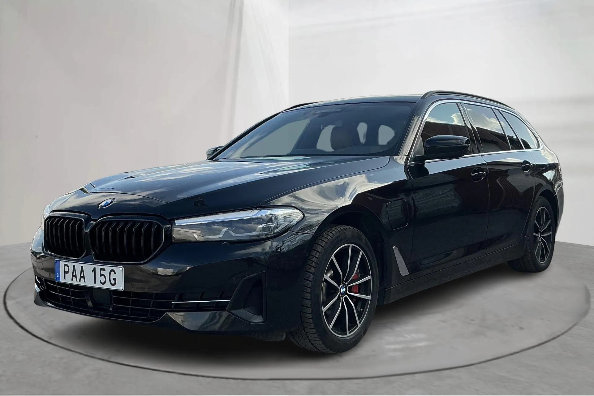 Presentation photo 1 of 17: BMW 530e xDrive Touring, G31 12kWh LCI (292hk) - 101 360 km - Automatic - black - 2021