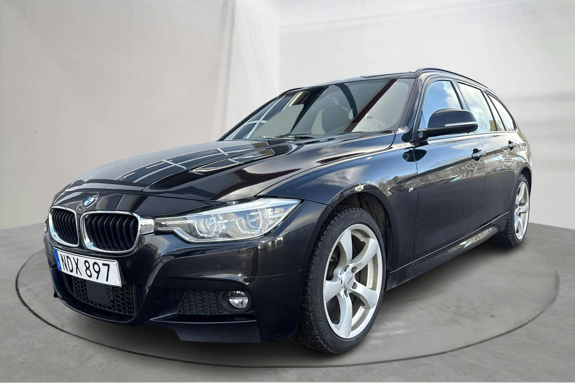 Presentation photo 1 of 23: BMW 320d xDrive Touring, F31 (190hk) - 127 450 km - Automatic - black - 2019