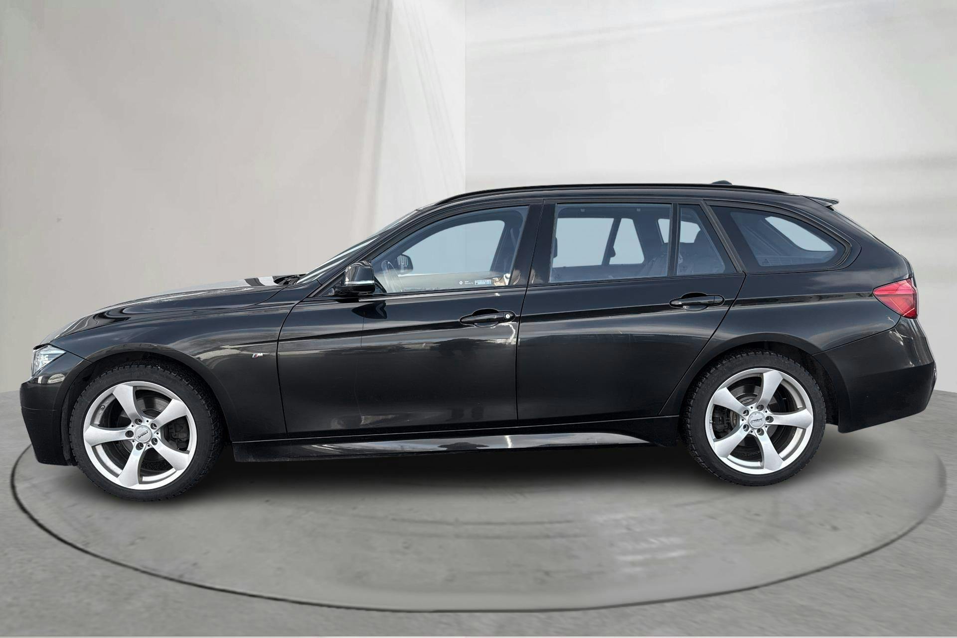 Presentation photo 2 of 23: BMW 320d xDrive Touring, F31 (190hk) - 127 450 km - Automatic - black - 2019