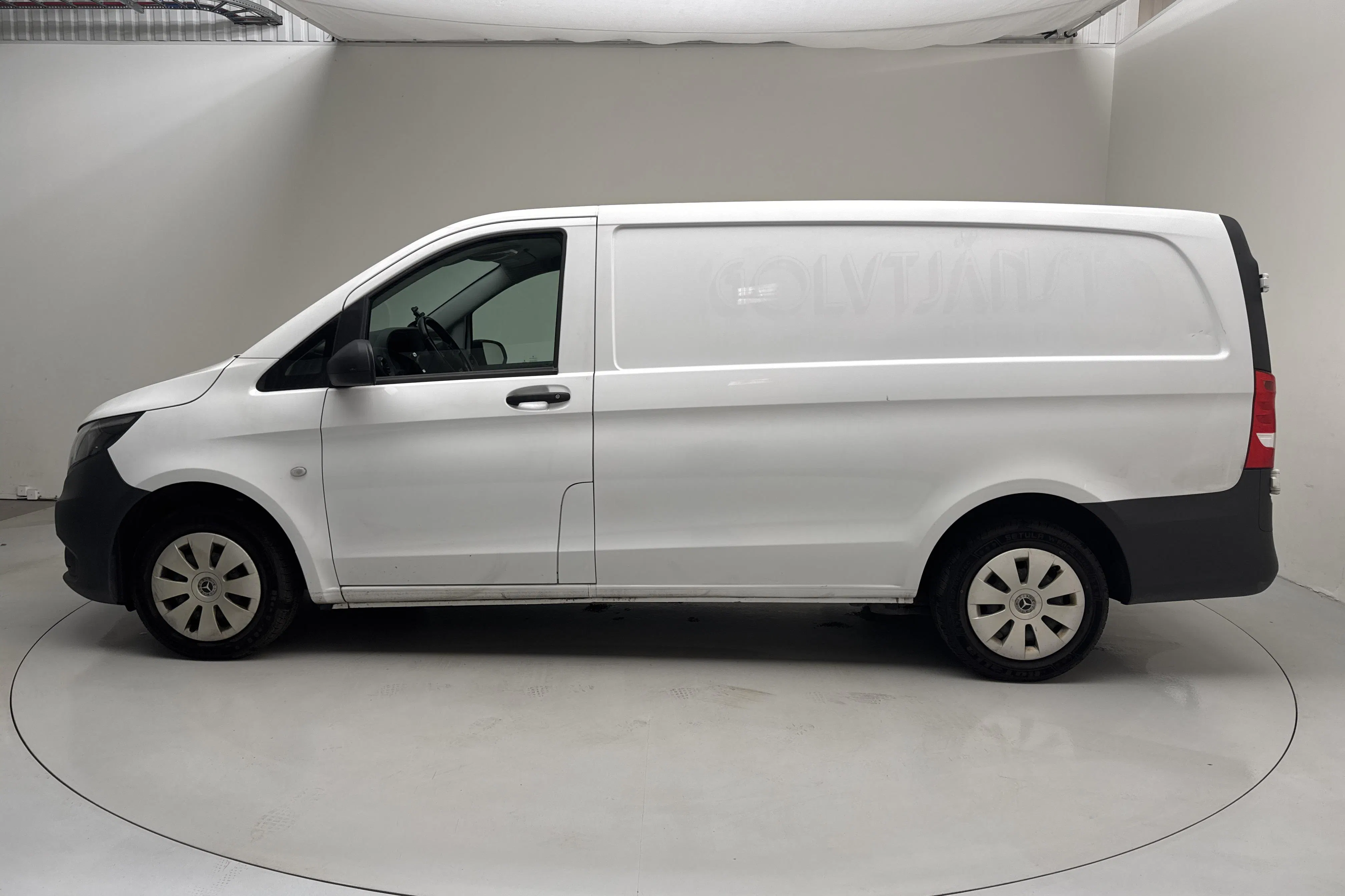 Presentationsfoto 2 av 11: Mercedes Vito 114 CDI 2WD W640 (136hk) - 10 702 mil - Manuell - vit - 2022