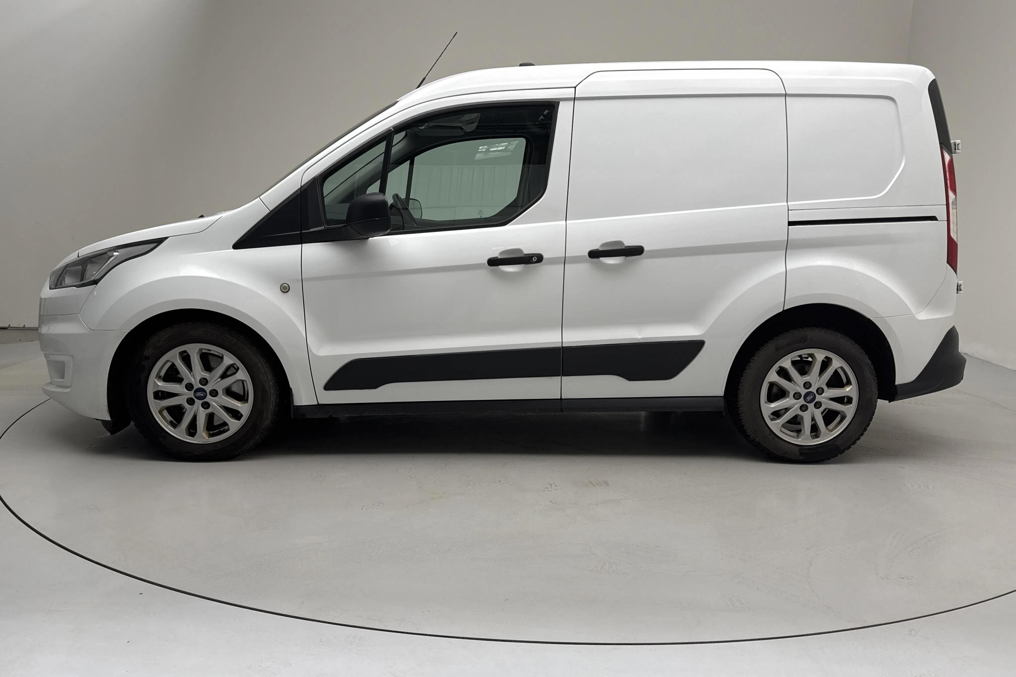 Presentationsfoto 2 av 15: Ford Transit Connect 1.5 EcoBlue (100hk) - 12 807 mil - Automat - vit - 2019