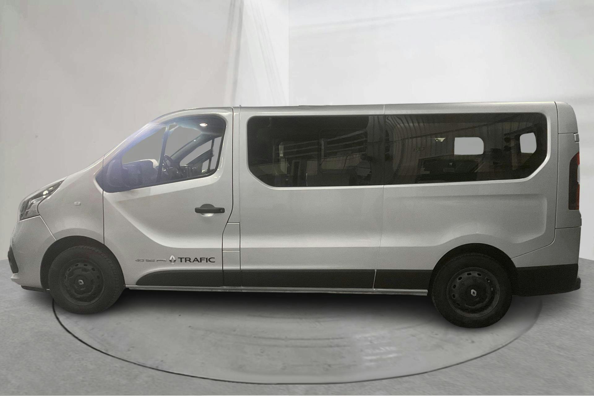 Presentation photo 2 of 18: Renault Trafic Kombi 1.6 dCi  (125hk) - 169 030 km - Manual - silver - 2017