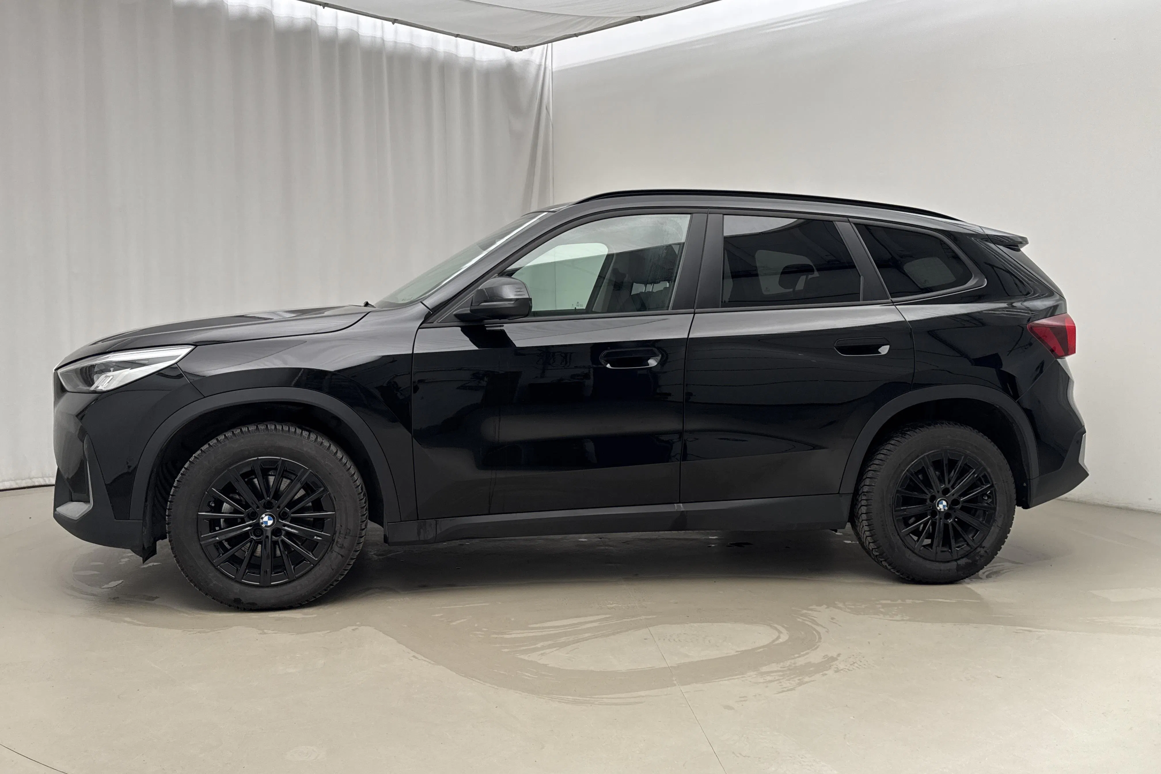 Presentationsfoto 2 av 21: BMW X1 sDrive18i, U11 (140hk) - 8 358 mil - Automat - svart - 2023