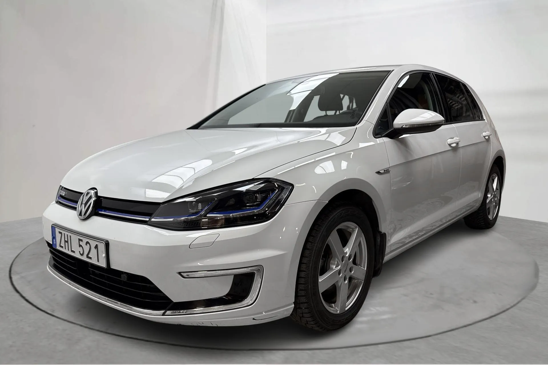 Presentationsfoto 1 av 20: VW e-Golf VII 5dr (136hk) - 2 525 mil - Automat - vit - 2019