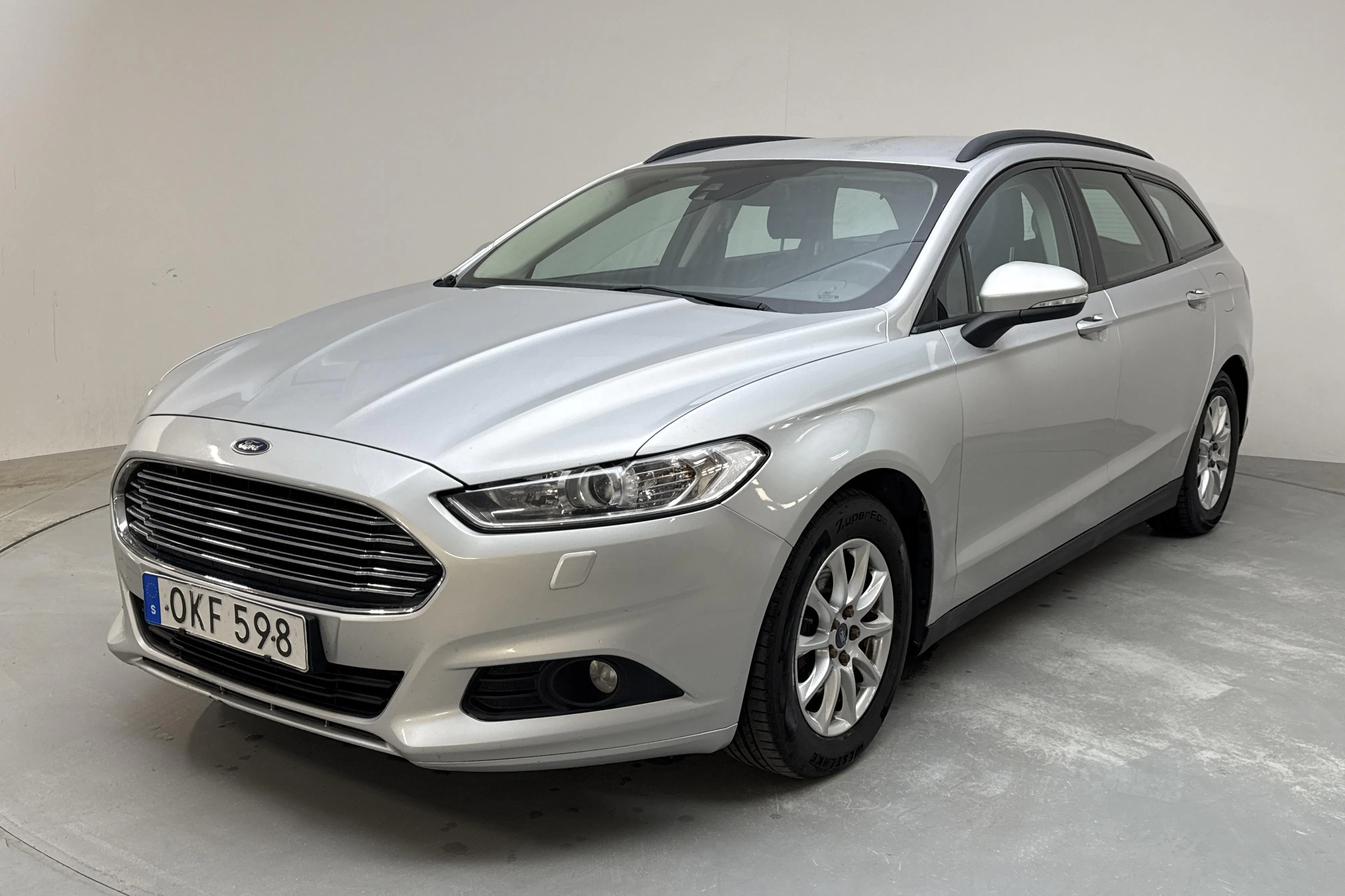 Presentationsfoto 1 av 11: Ford Mondeo 2.0 TDCi Kombi (150hk) - 17 477 mil - Manuell - grå - 2017