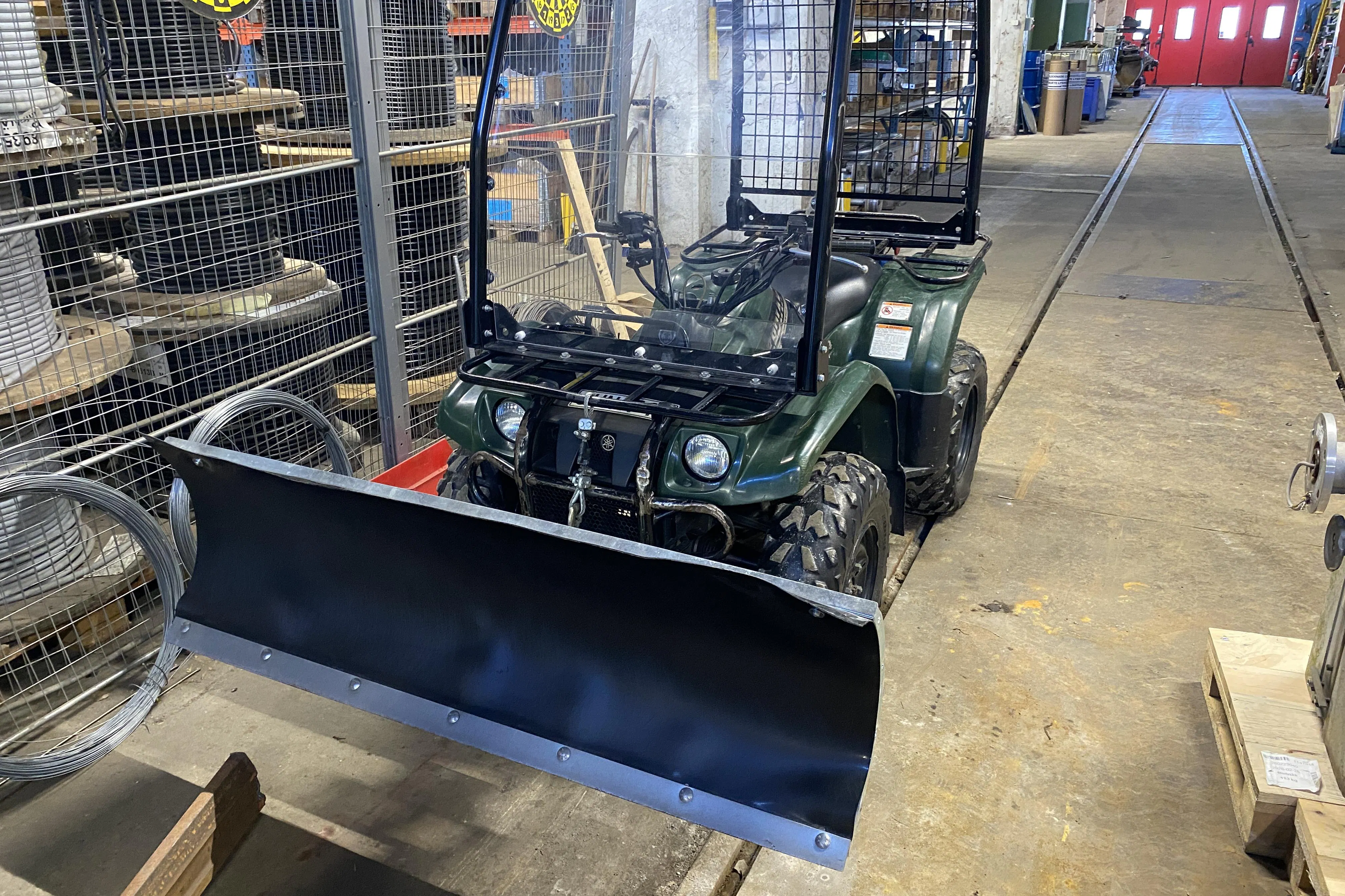 Presentationsfoto 1 av 19: YAMAHA YFM400FWA AJ03W ATV med plog - 0 km - grön - 2000