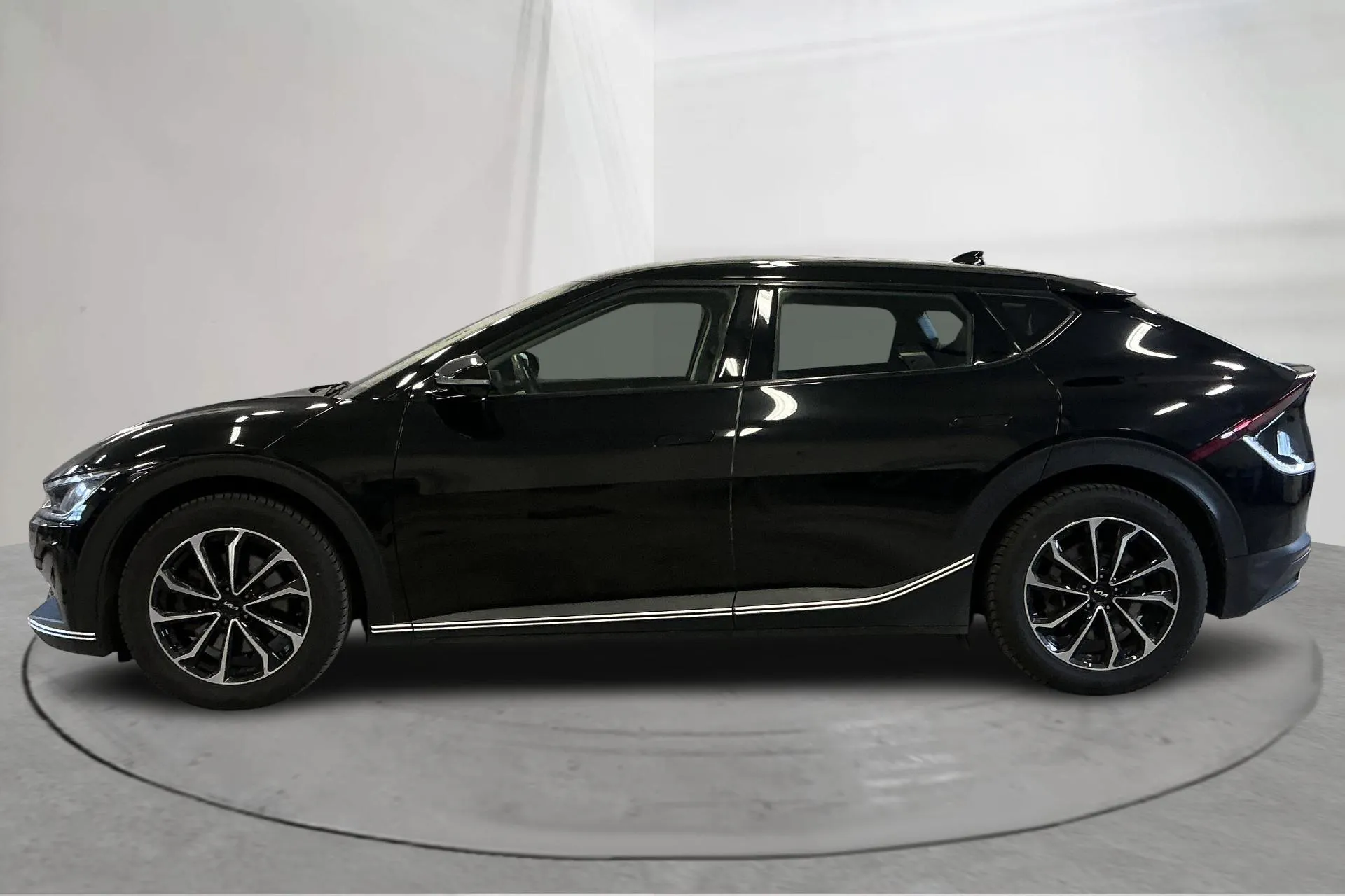 Presentationsfoto 2 av 19: KIA EV6 RWD (228hk) - 30 056 mil - Automat - svart - 2022