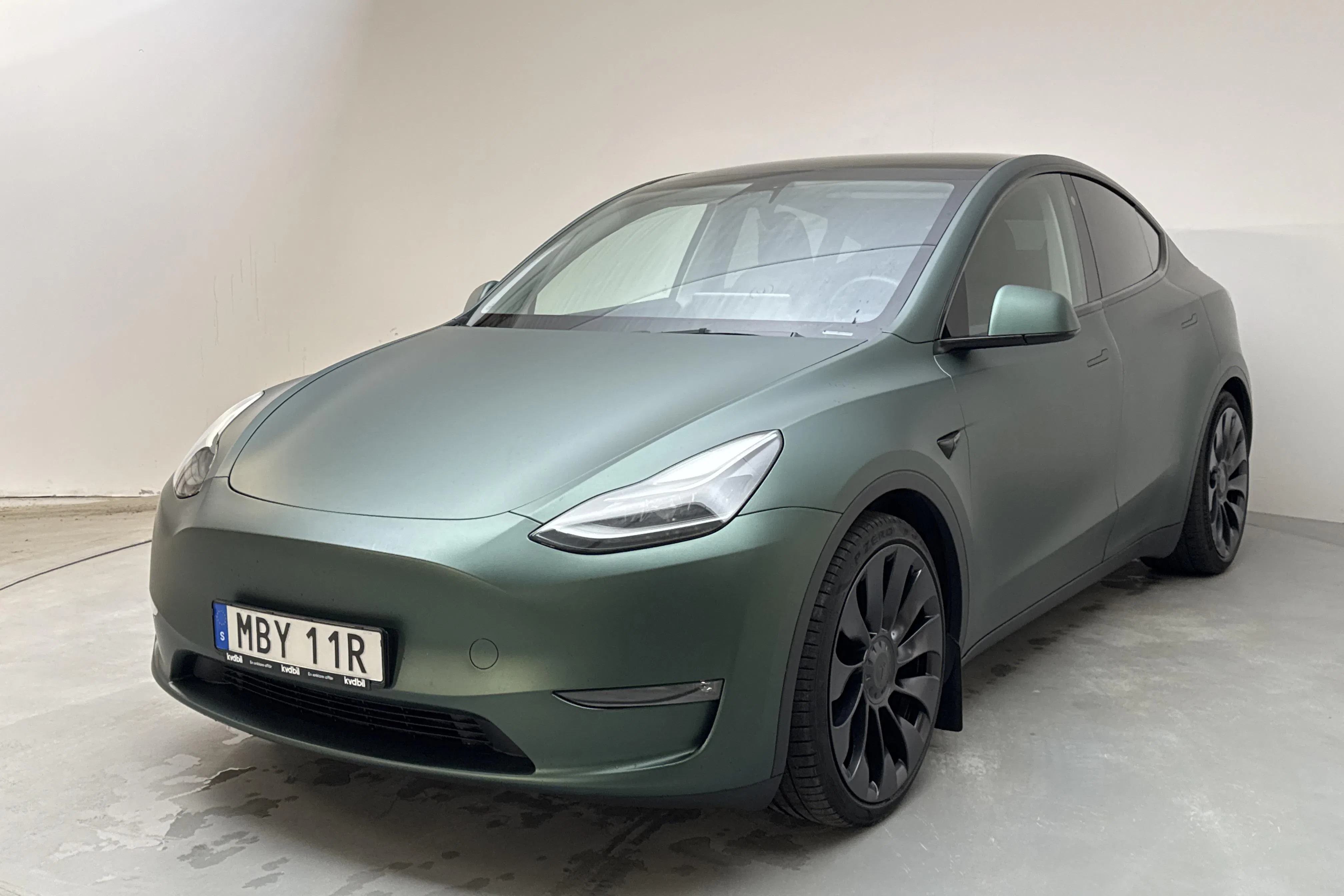 Presentation photo 1 of 19: Tesla Model Y Performance Dual Motor AWD - 97 120 km - Automatic - black - 2023