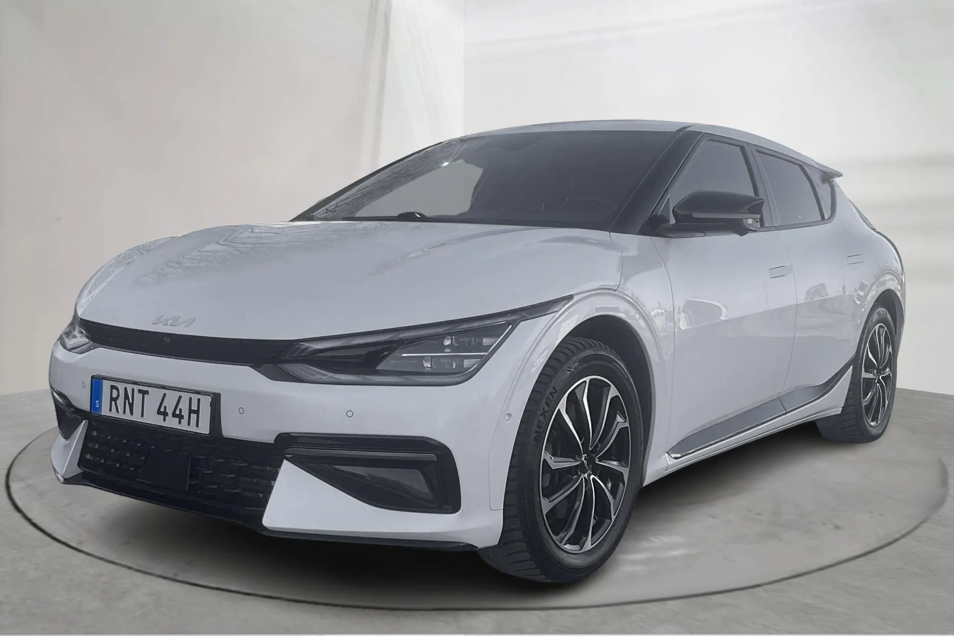 Presentationsfoto 1 av 15: KIA EV6 AWD (325hk) - 14 504 mil - Automat - vit - 2022