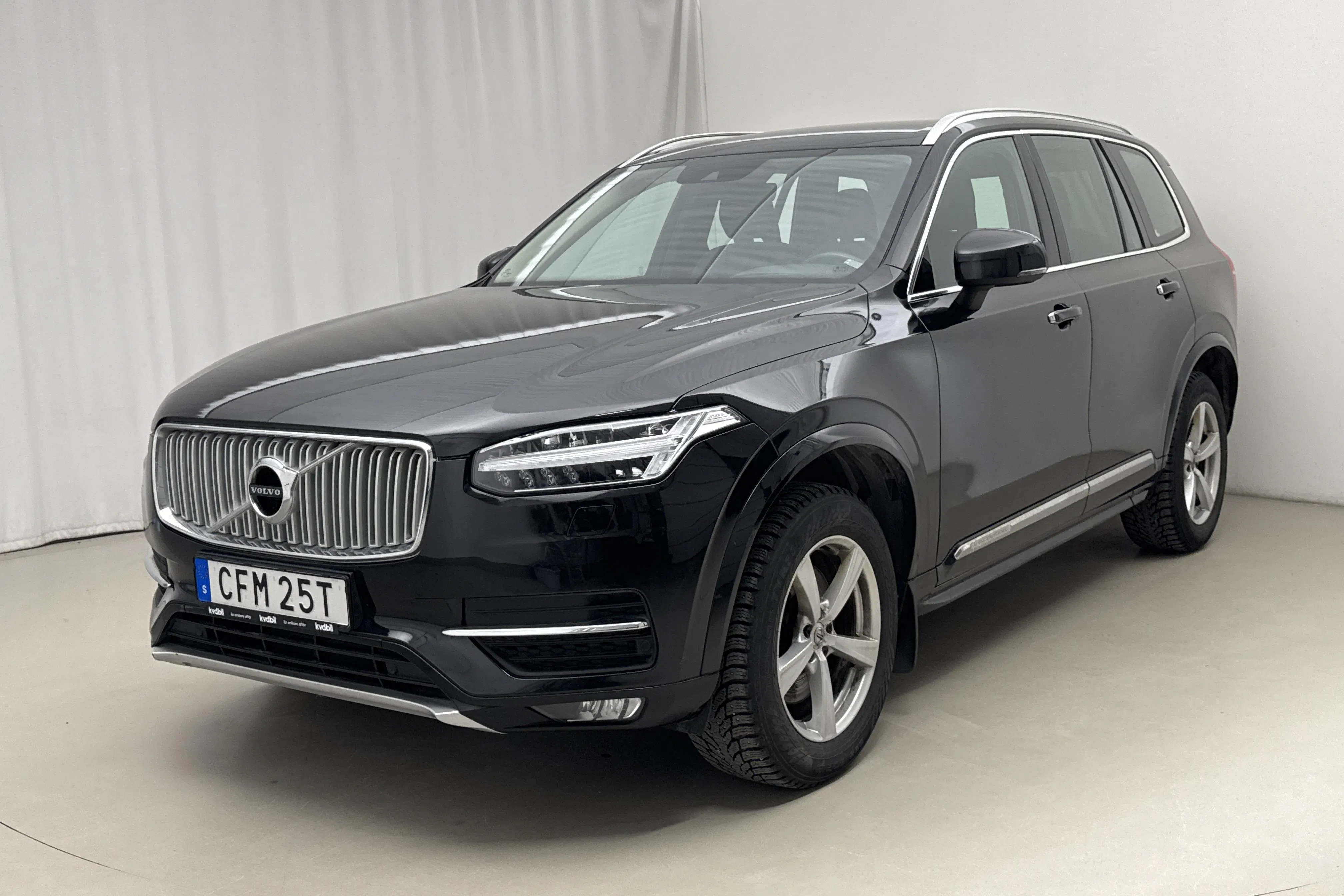 Presentationsfoto 1 av 29: Volvo XC90 T5 AWD (250hk) - 11 084 mil - Automat - svart - 2019