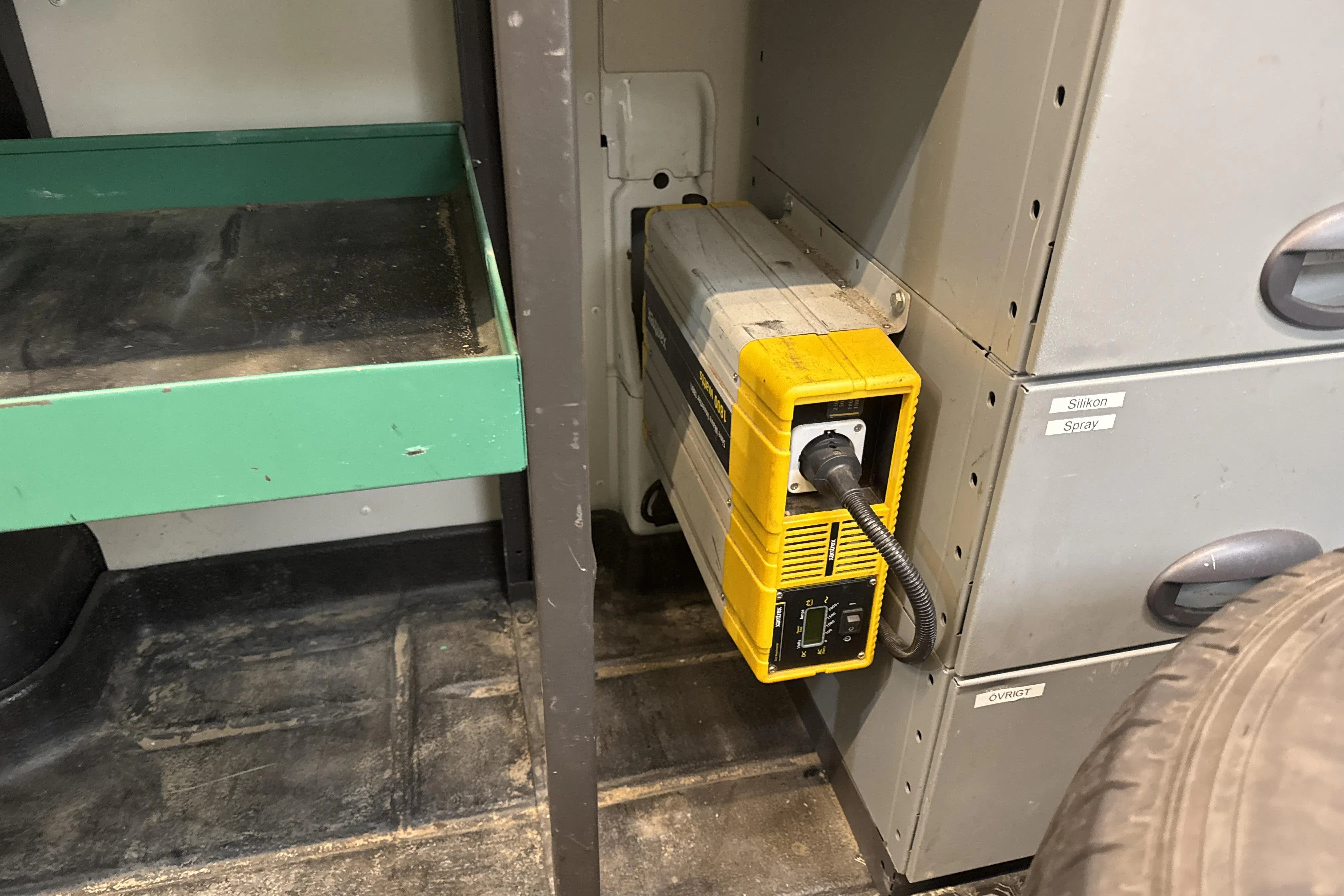 Presentationsfoto 16 av 16: Ford Transit 350 2.0 TDCi 2WD Skåp (130hk) - 17 791 mil - Manuell - vit - 2018