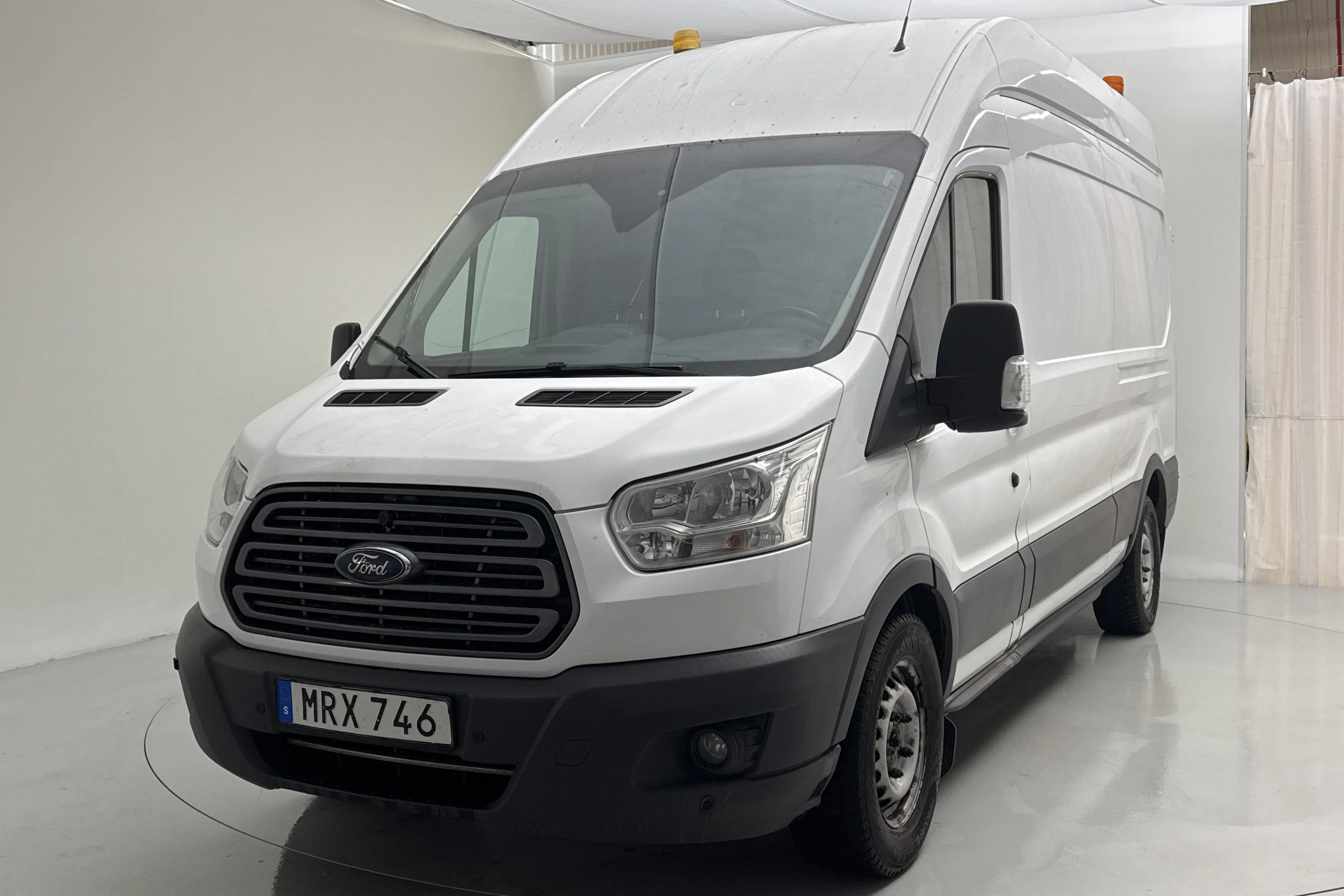 Presentationsfoto 1 av 16: Ford Transit 350 2.0 TDCi 2WD Skåp (130hk) - 17 791 mil - Manuell - vit - 2018