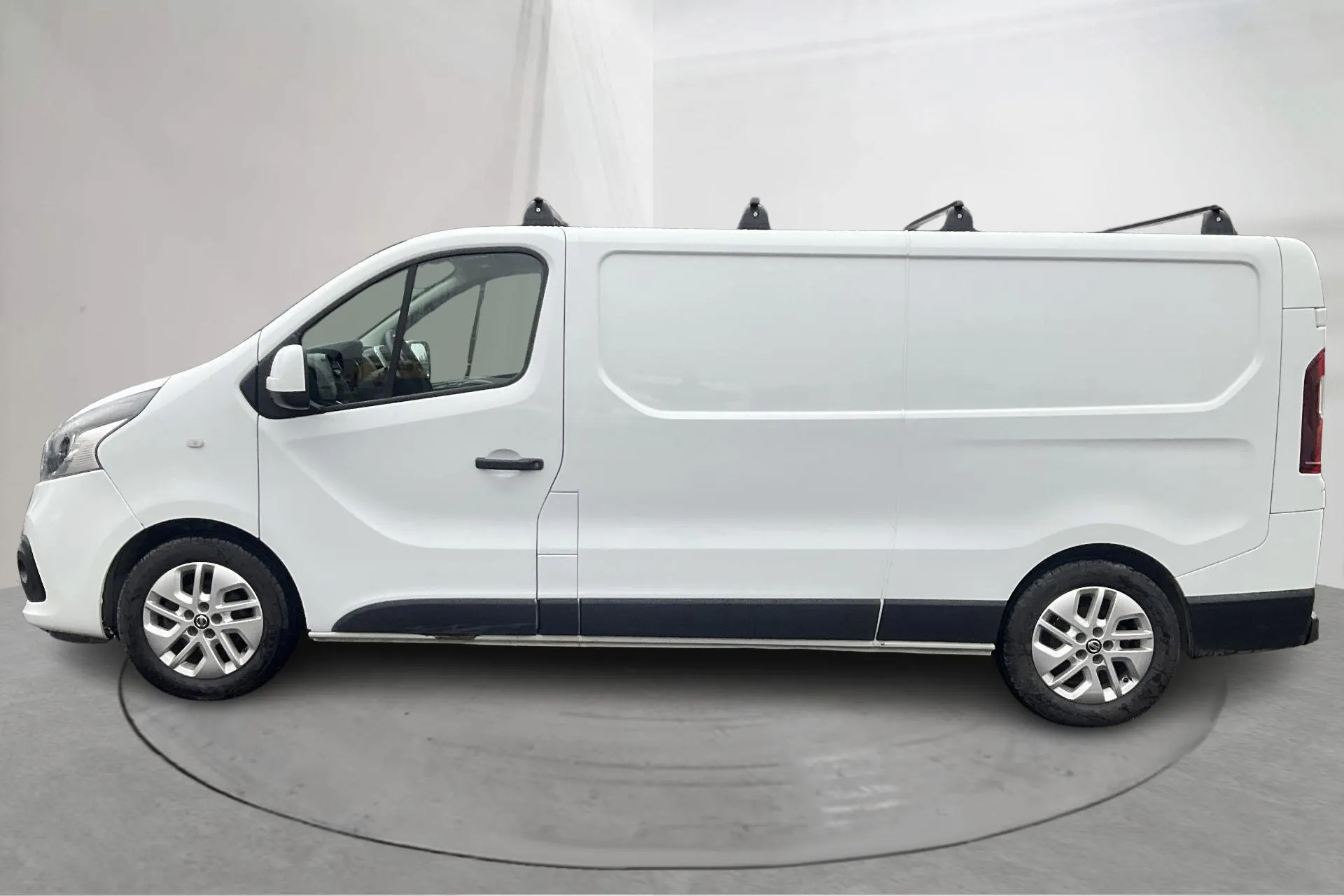 Presentation photo 2 of 14: Nissan NV300 1.6 dCi (145hk) - 210 660 km - Manual - white - 2017