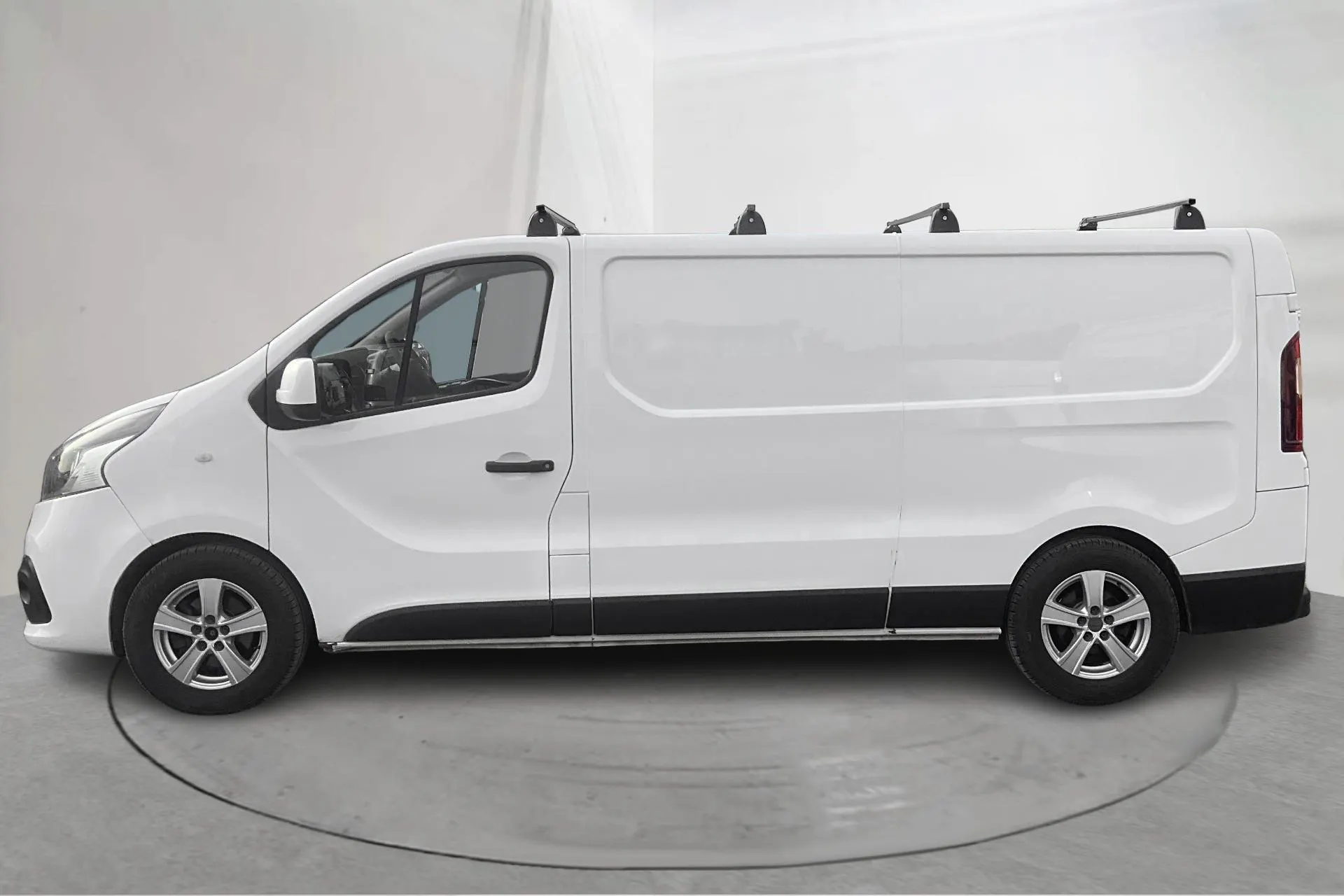 Presentation photo 2 of 14: Nissan NV300 1.6 dCi (120hk) - 211 660 km - Manual - white - 2017