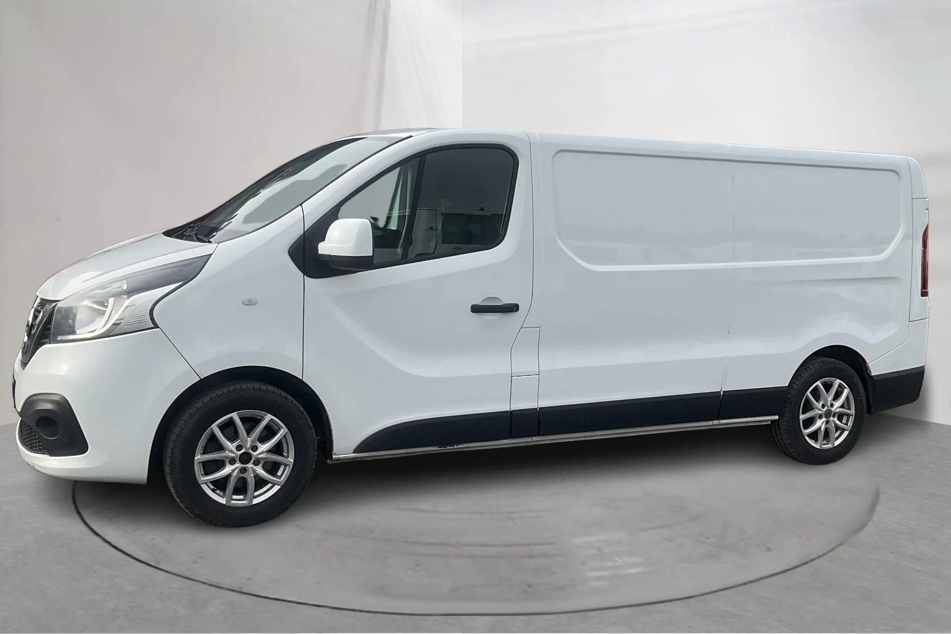 Presentation photo 2 of 15: Nissan NV300 1.6 dCi (125hk) - 173 860 km - Manual - white - 2019