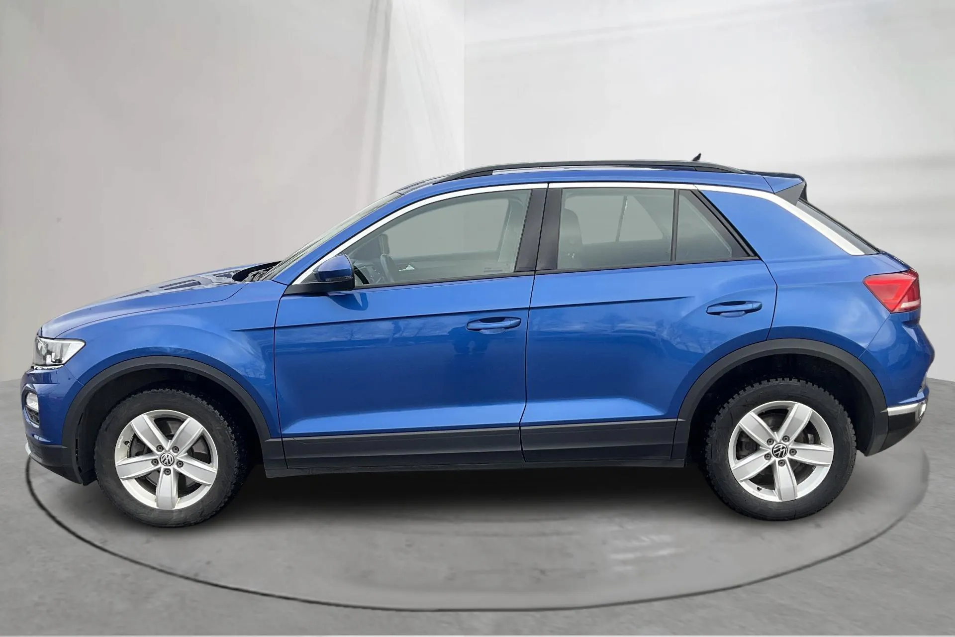 Presentationsfoto 2 av 14: VW T-Roc 2.0 TDI 4MOTION (150hk) - 15 308 mil - Automat - blå - 2021