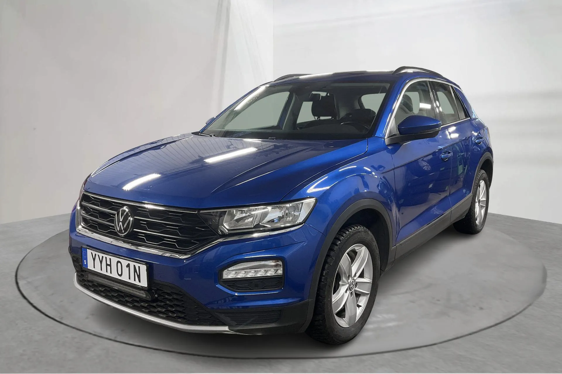 Presentationsfoto 1 av 14: VW T-Roc 2.0 TDI 4MOTION (150hk) - 15 308 mil - Automat - blå - 2021