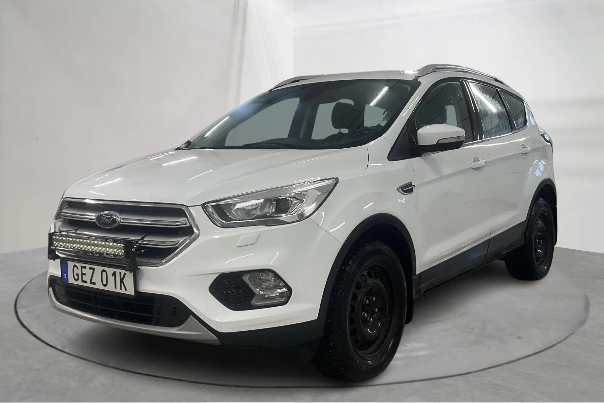 Presentationsfoto 1 av 20: Ford Kuga 2.0 TDCi AWD (150hk) - 7 240 mil - Manuell - vit - 2020