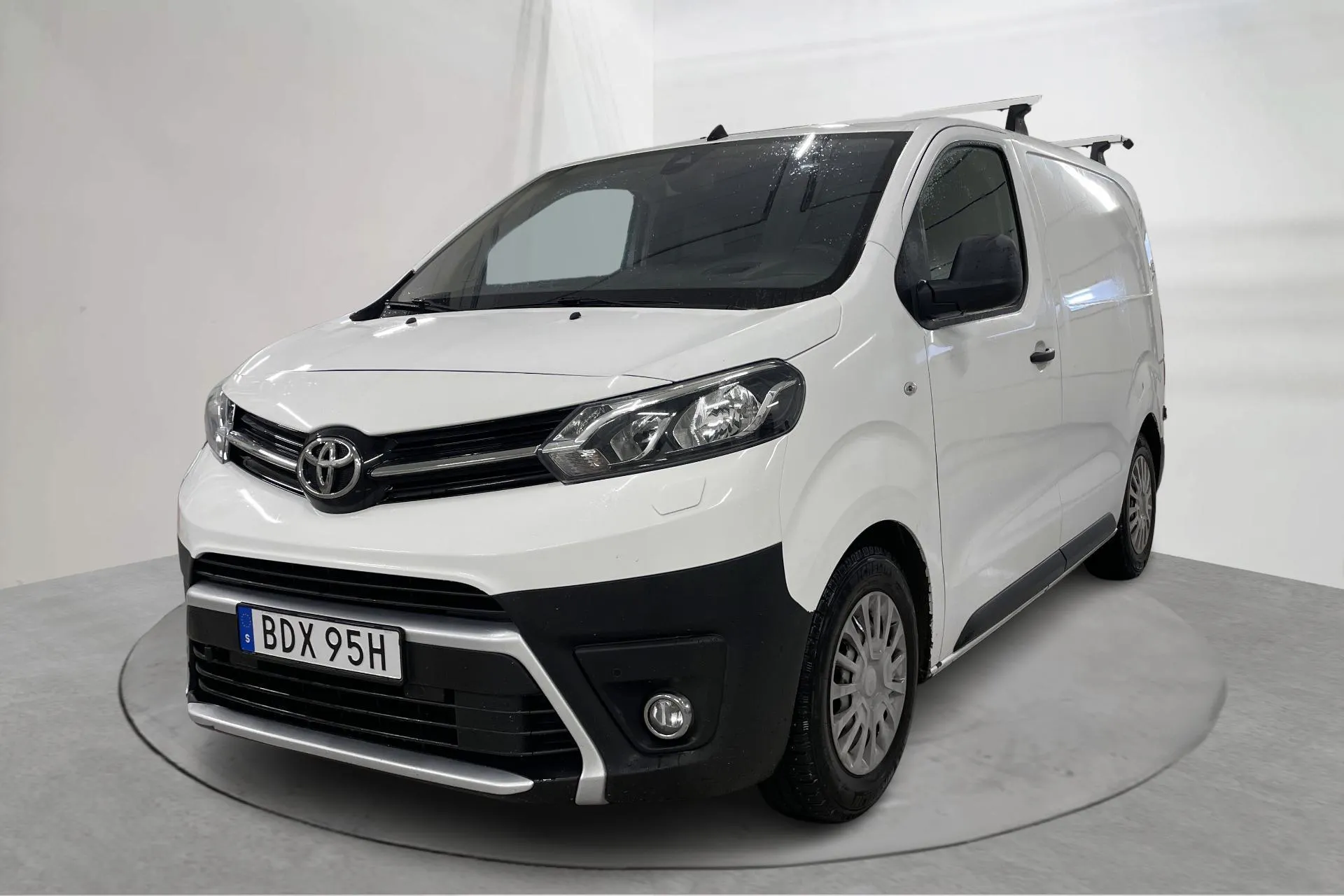 Presentationsfoto 1 av 16: Toyota PROACE 1.5D (120hk) - 10 859 mil - Manuell - vit - 2019