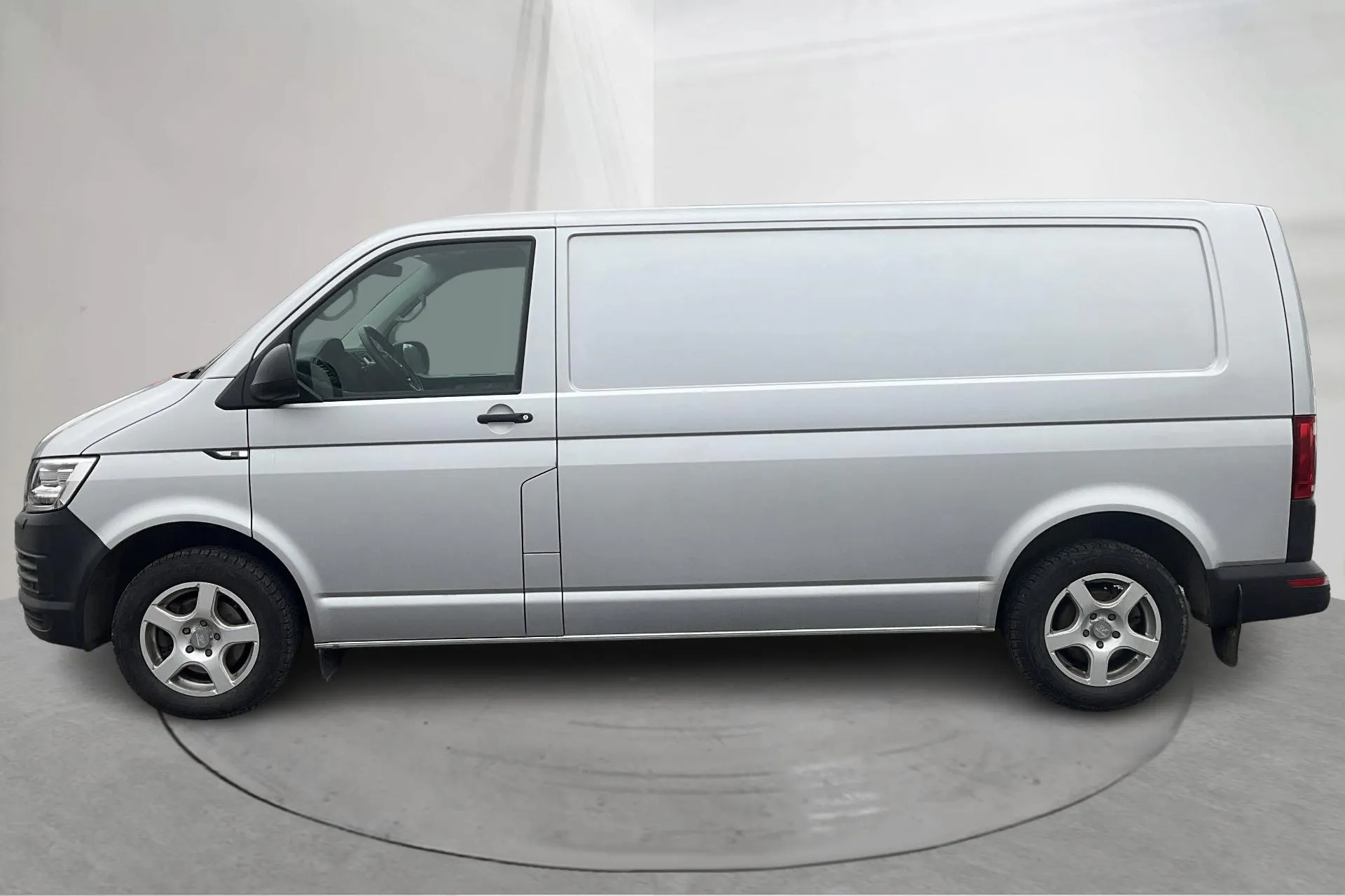 Presentation photo 2 of 13: VW Transporter T6 2.0 TDI BMT Skåp 4MOTION (150hk) - 192 870 km - Automatic - silver - 2019
