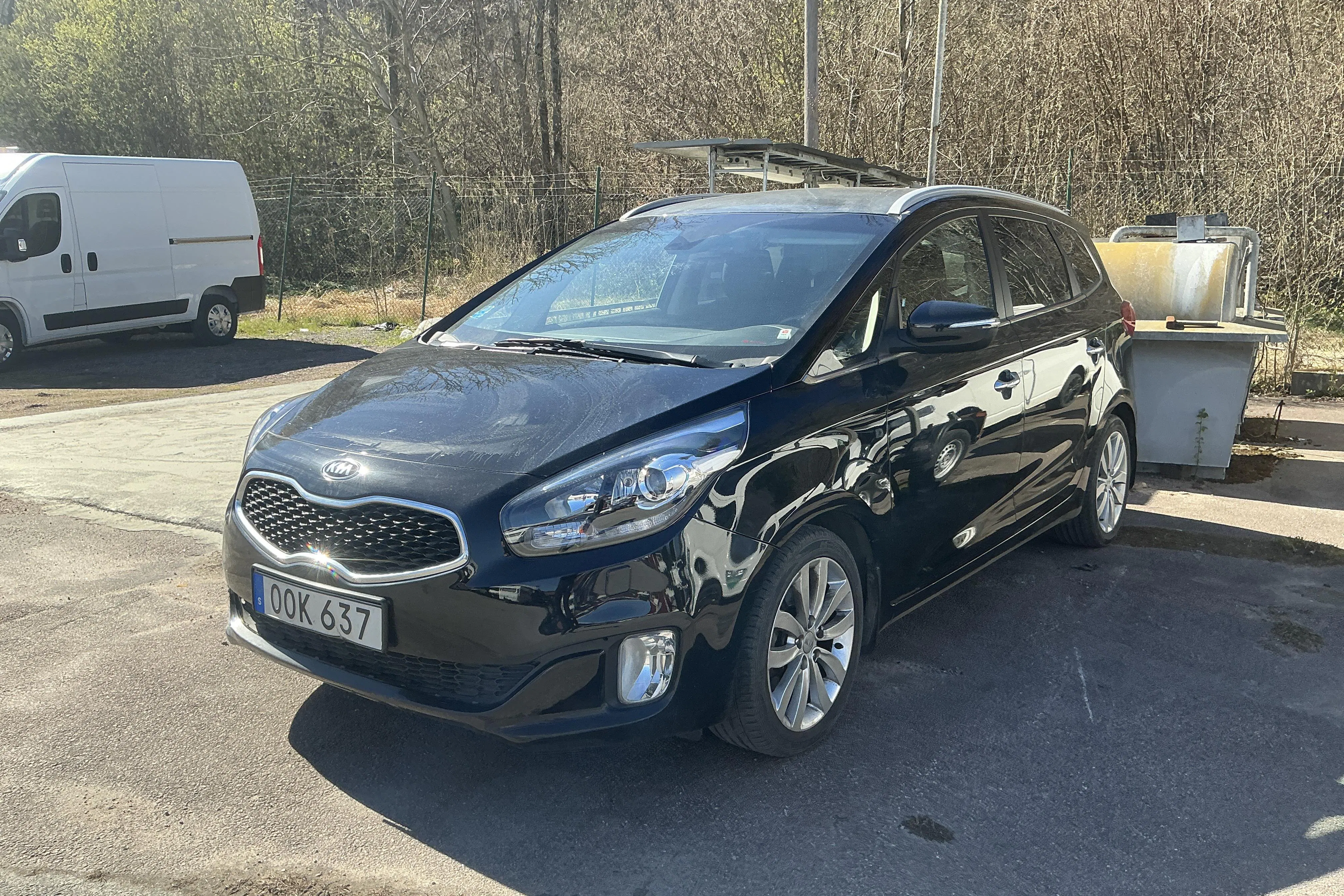 Presentation photo 1 of 13: KIA Carens 1.7 CRDi (136hk) - 45 930 km - Automatic - black - 2014