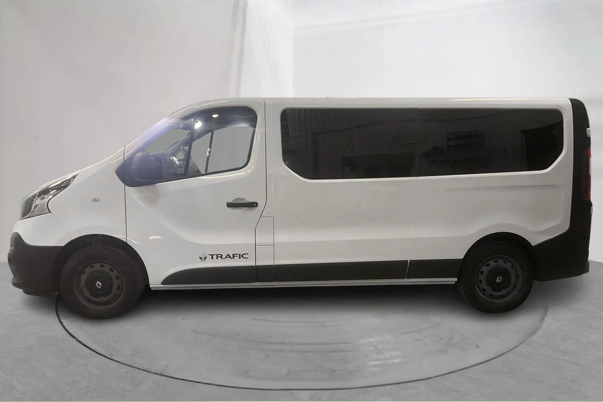 Presentation photo 2 of 16: Renault Trafic Kombi 1.6 dCi (125hk) - 215 400 km - Manual - white - 2018