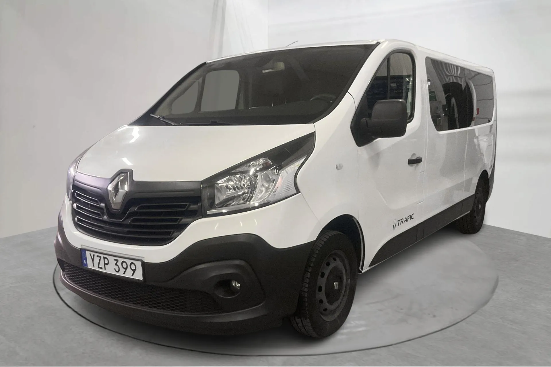 Presentation photo 1 of 16: Renault Trafic Kombi 1.6 dCi (125hk) - 215 400 km - Manual - white - 2018