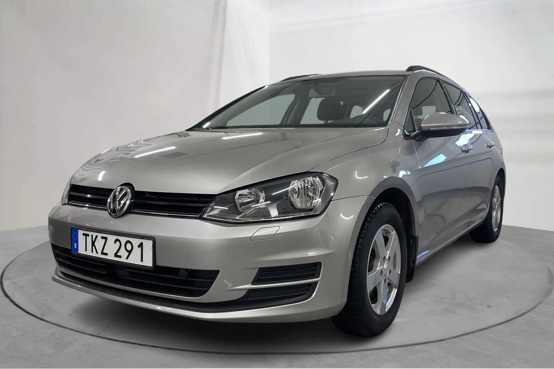 Presentation photo 1 of 15: VW Golf VII 1.2 TSI Sportscombi (105hk) - 85 650 km - Manual - silver - 2015