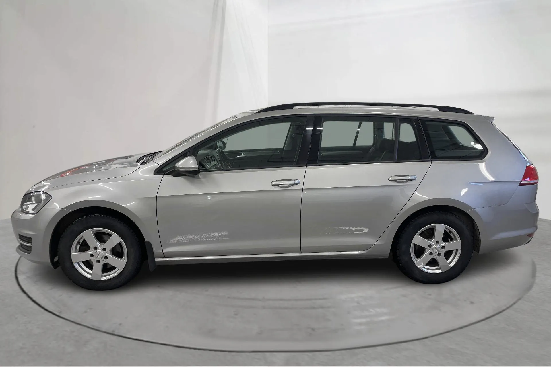 Presentation photo 2 of 15: VW Golf VII 1.2 TSI Sportscombi (105hk) - 85 650 km - Manual - silver - 2015