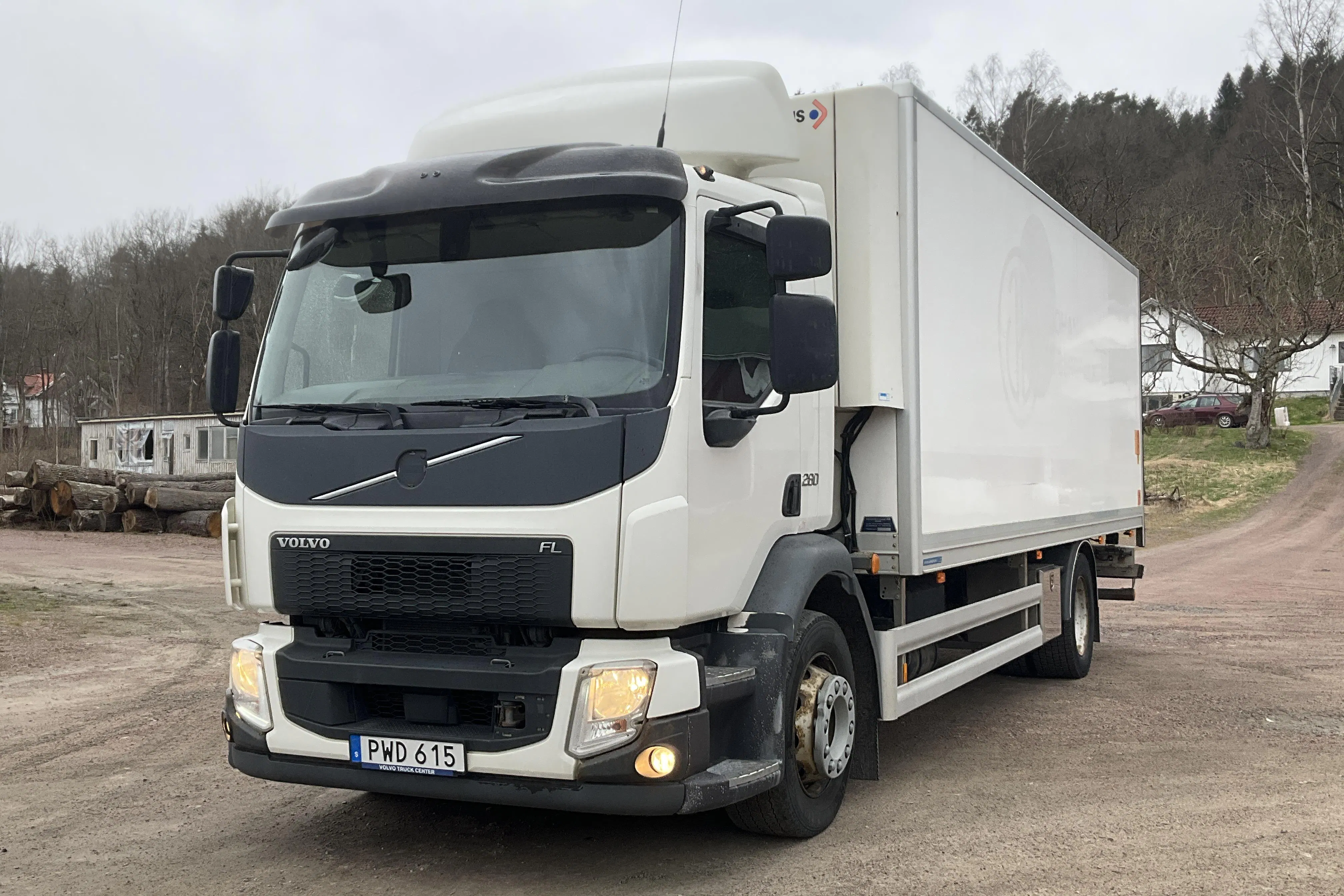 Presentationsfoto 1 av 46: VOLVO FL280 - 246 111 km - Automat - vit - 2017