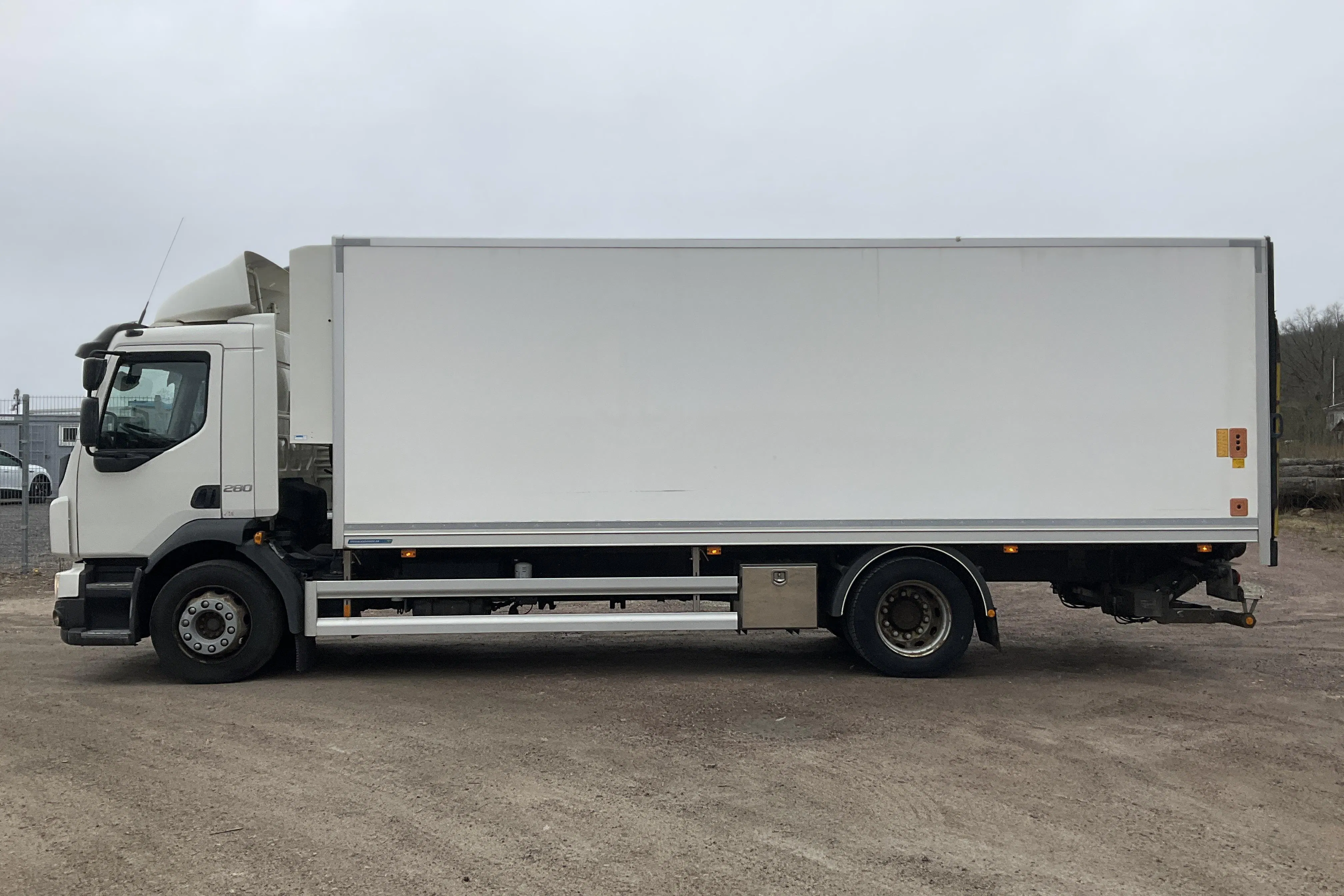 Presentationsfoto 2 av 46: VOLVO FL280 - 246 111 km - Automat - vit - 2017