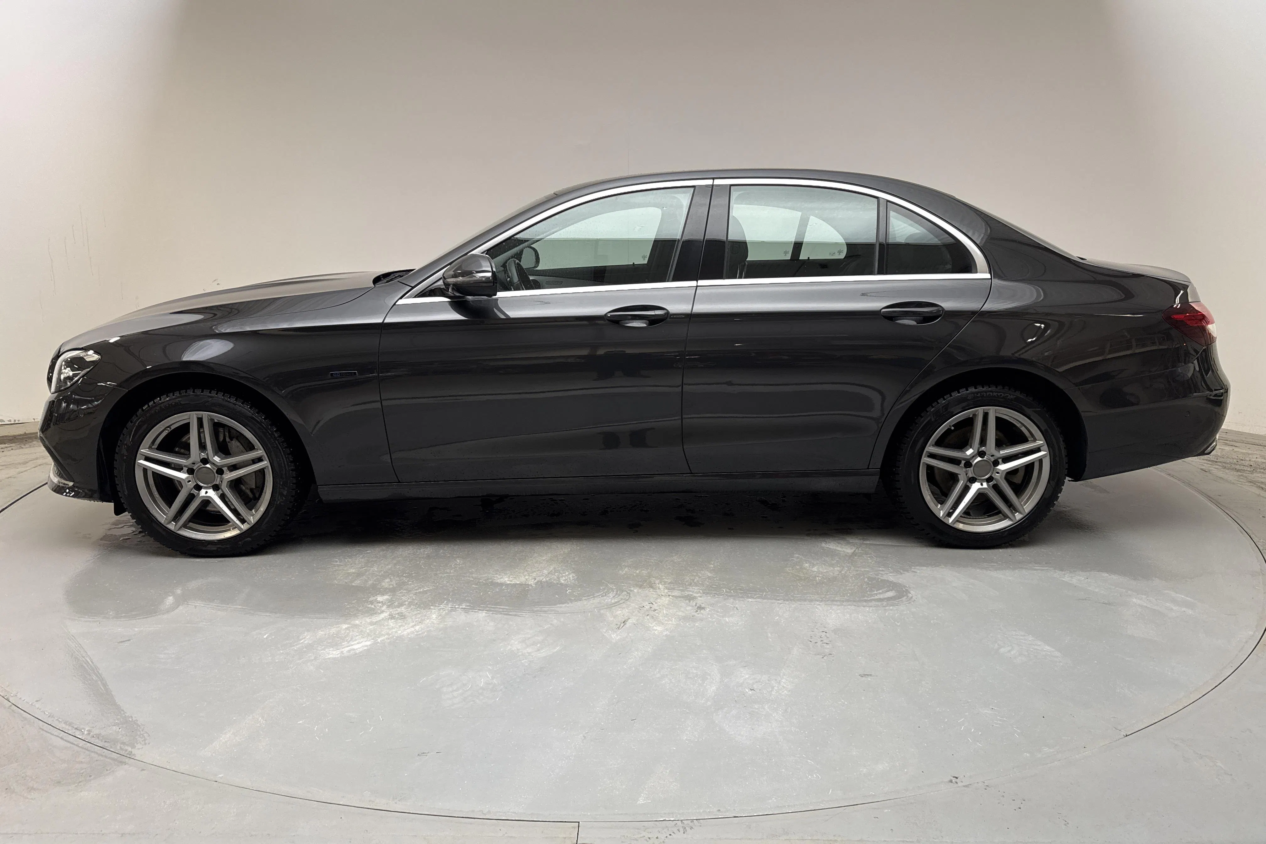 Presentationsfoto 2 av 18: Mercedes E 300 de Sedan W213 (306hk) - 12 127 mil - Automat - grå - 2021