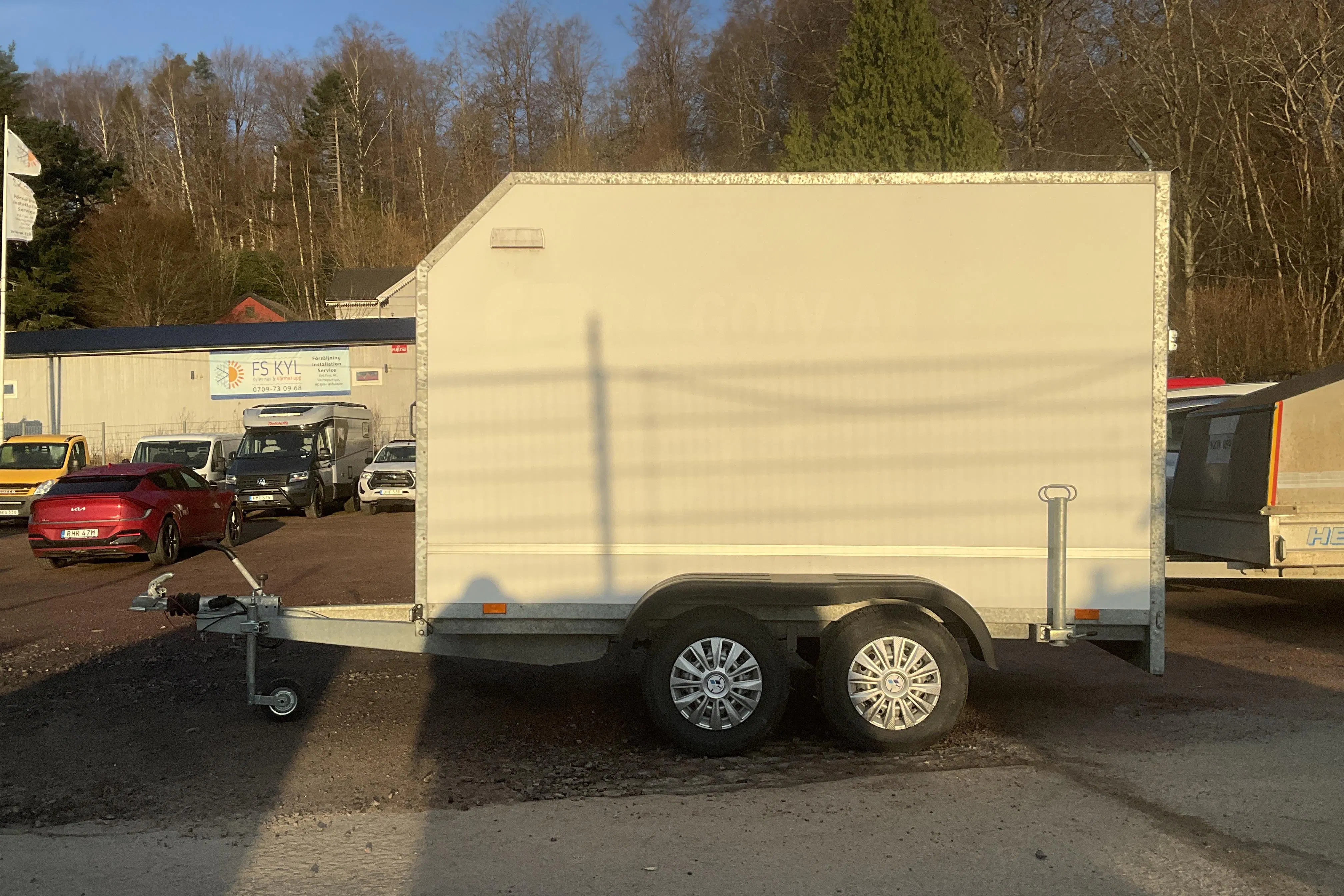 Presentation photo 2 of 11: TOMPLAN SV3T3500T22 Skåpsläpvagn Släpvagn - 0 km - white - 2022