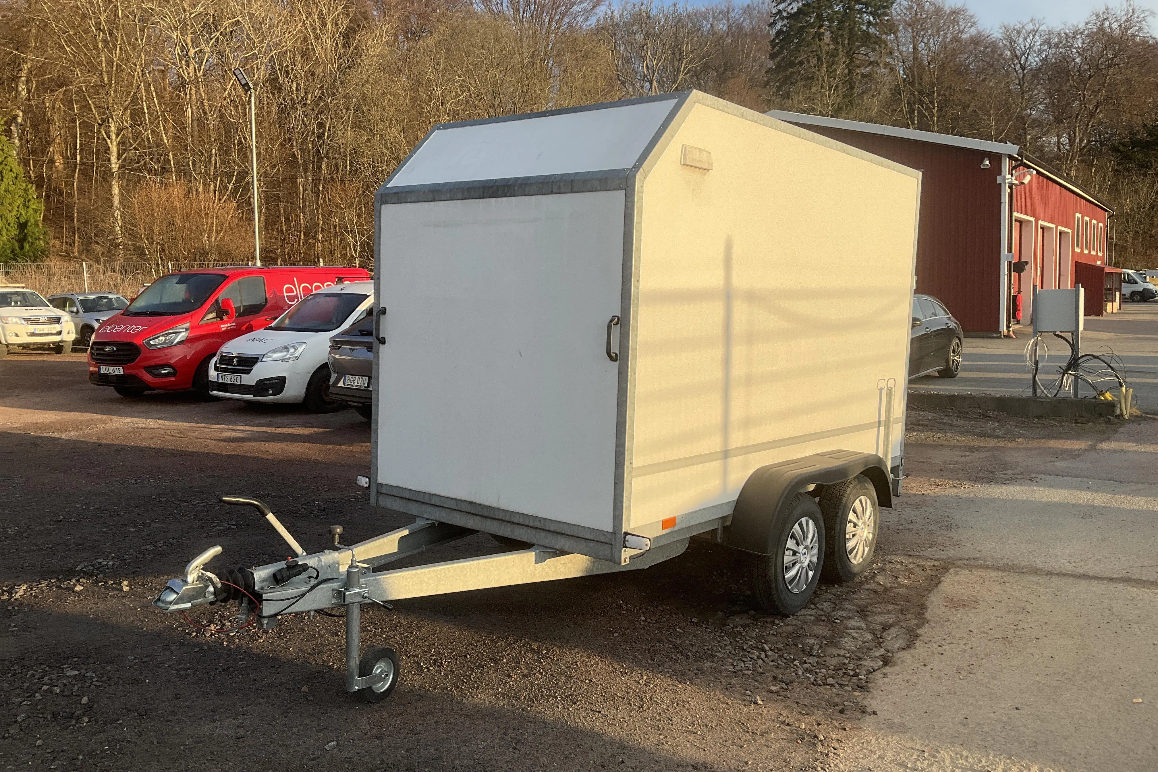 Presentation photo 1 of 11: TOMPLAN SV3T3500T22 Skåpsläpvagn Släpvagn - 0 km - white - 2022