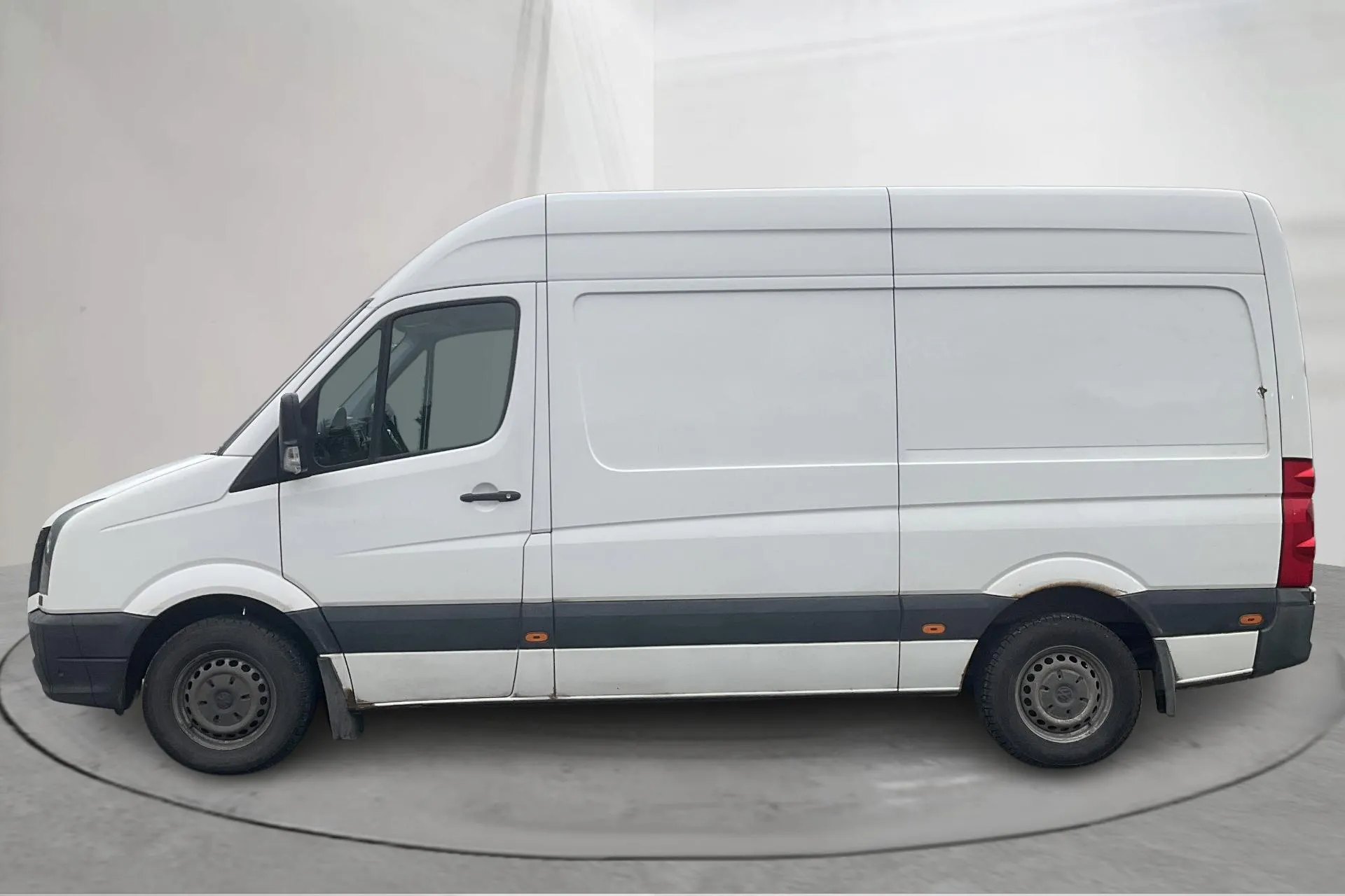 Presentationsfoto 2 av 13: VW Crafter 35 2.0 TDI Skåp (163hk) - 25 208 mil - Manuell - vit - 2015