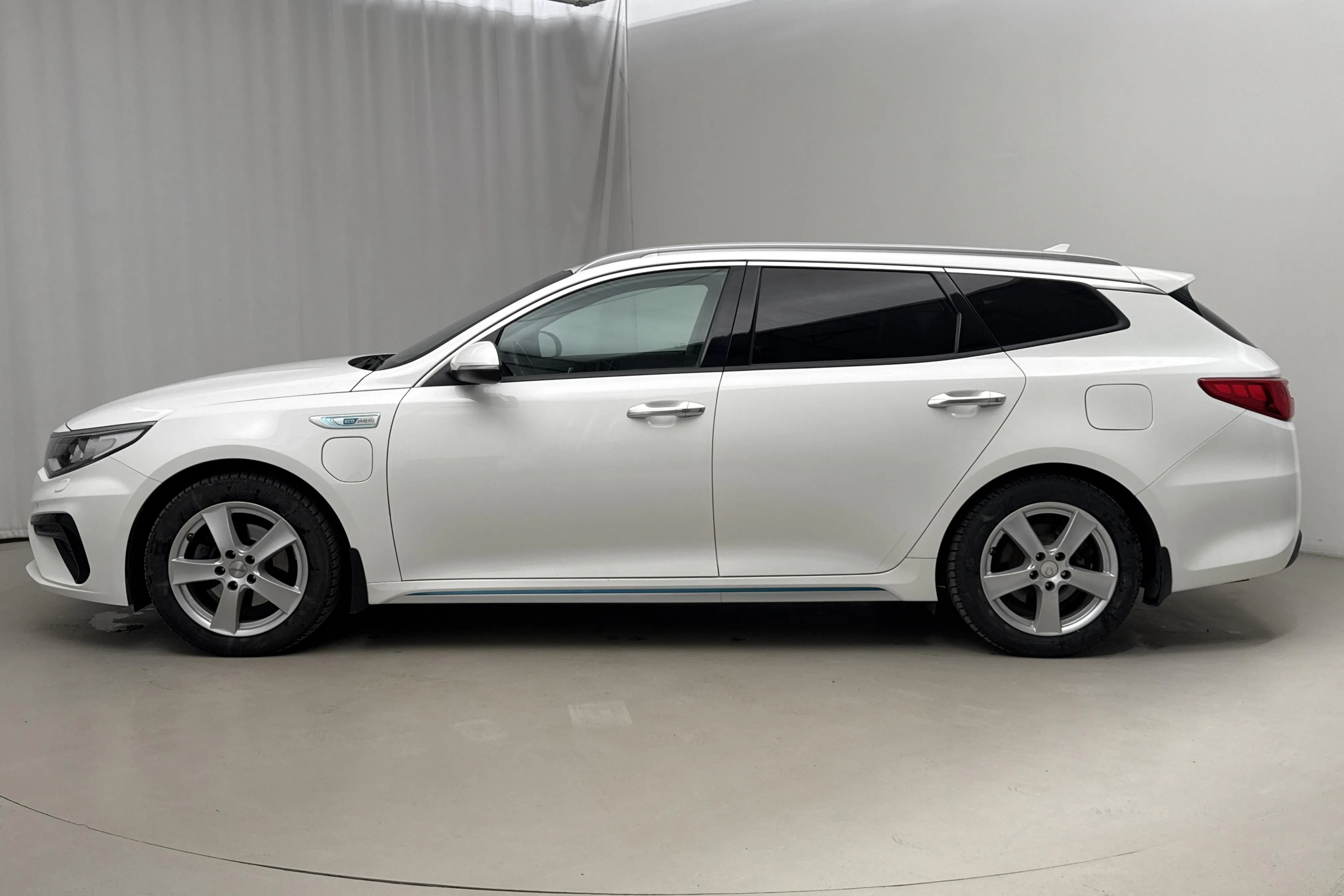 Presentation photo 2 of 23: KIA Optima 2.0 GDi Plug-in Hybrid SW (205hk) - 112 690 km - Automatic - white - 2020