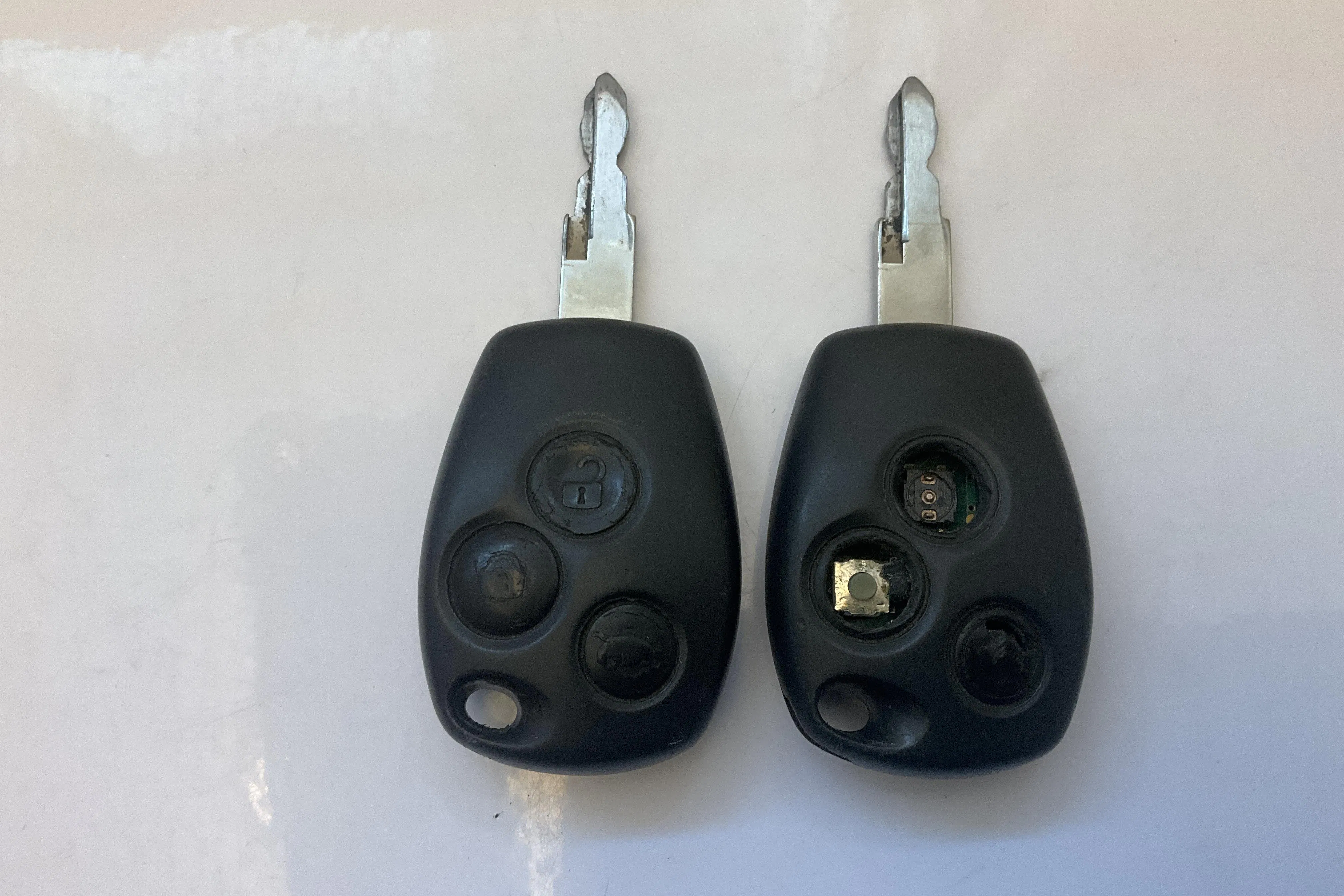 Presentation photo 12 of 12: Opel Vivaro 2.0 CDTI (114hk) - 371 470 km - Manual - white - 2008