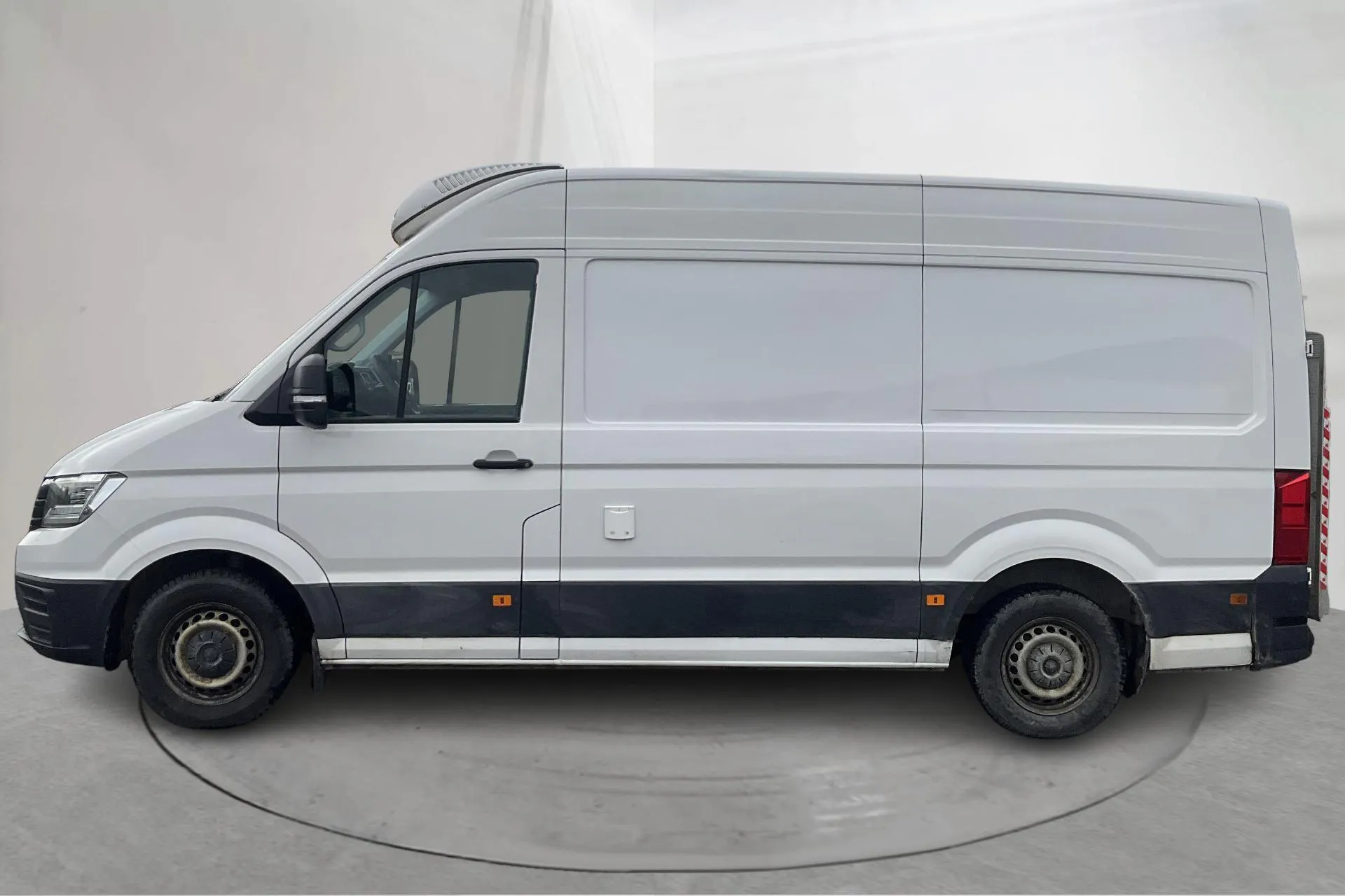 Presentation photo 2 of 17: VW Crafter 35 2.0 TDI Skåp (177hk) - 153 800 km - Automatic - white - 2021