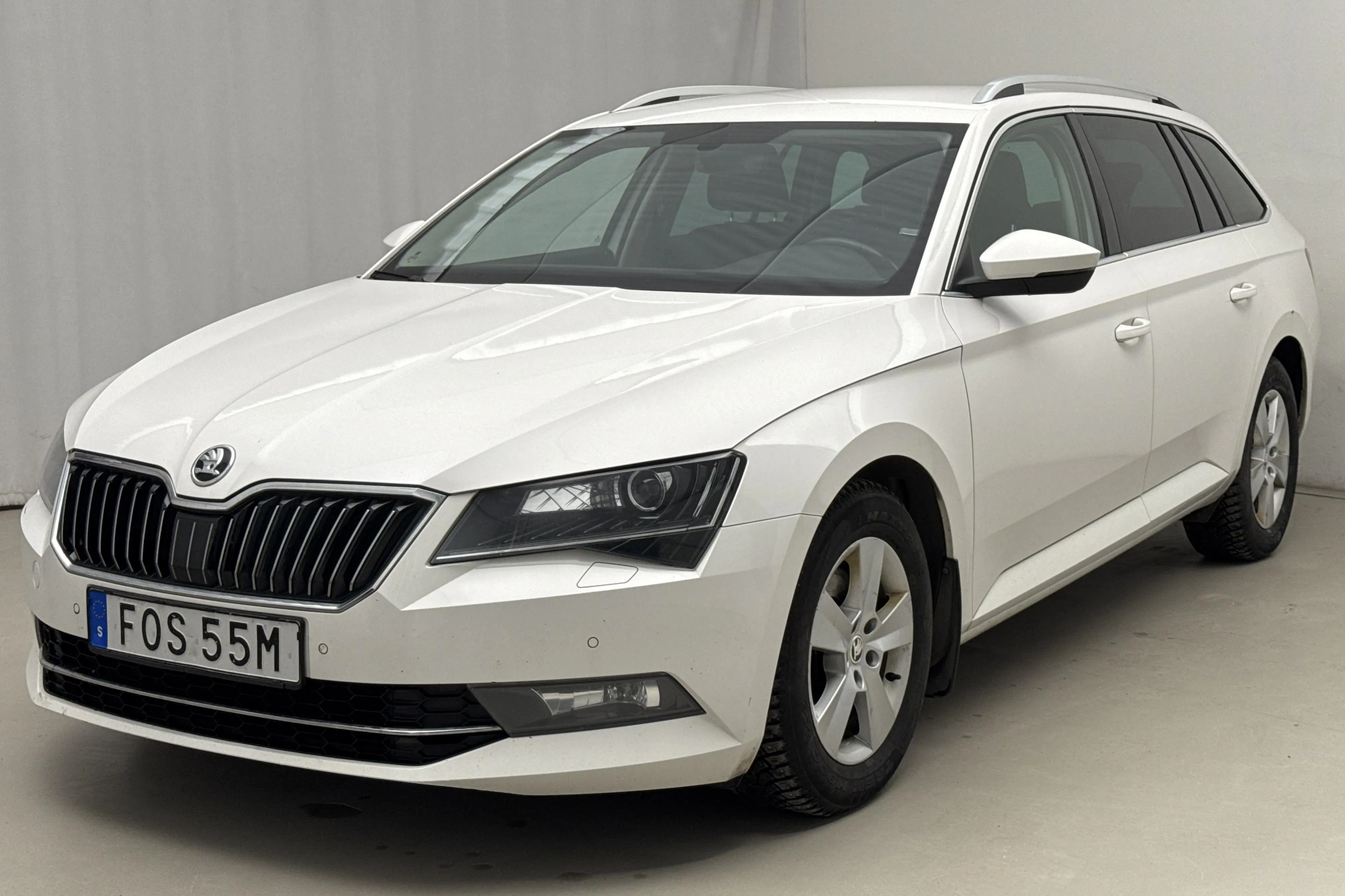 Presentation photo 1 of 20: Skoda Superb 2.0 TDI 4x4 Kombi (190hk) - 194 230 km - Automatic - white - 2019