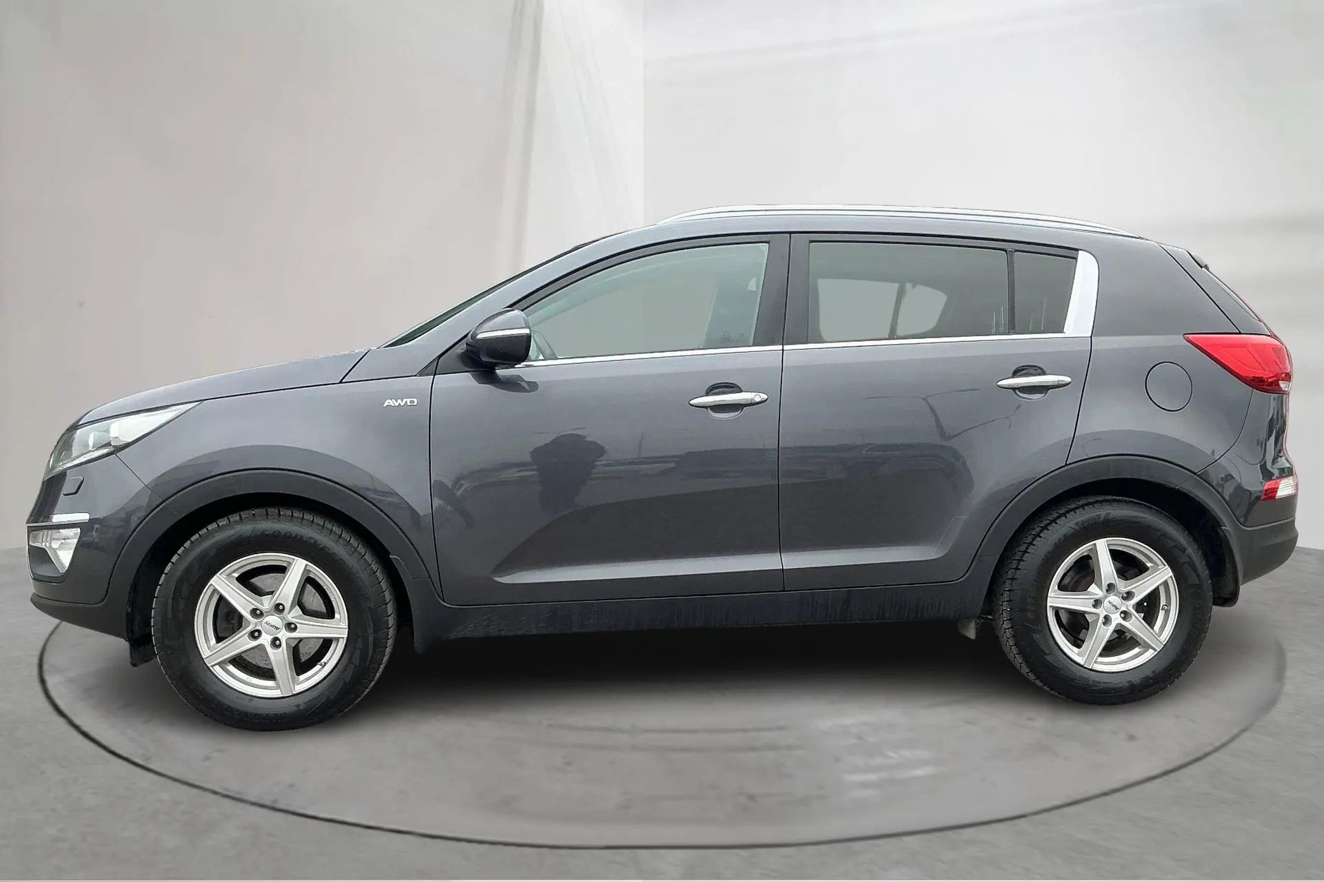Presentationsfoto 2 av 11: KIA Sportage 2.0 CRDi AWD (184hk) - 24 527 mil - Automat - grå - 2015